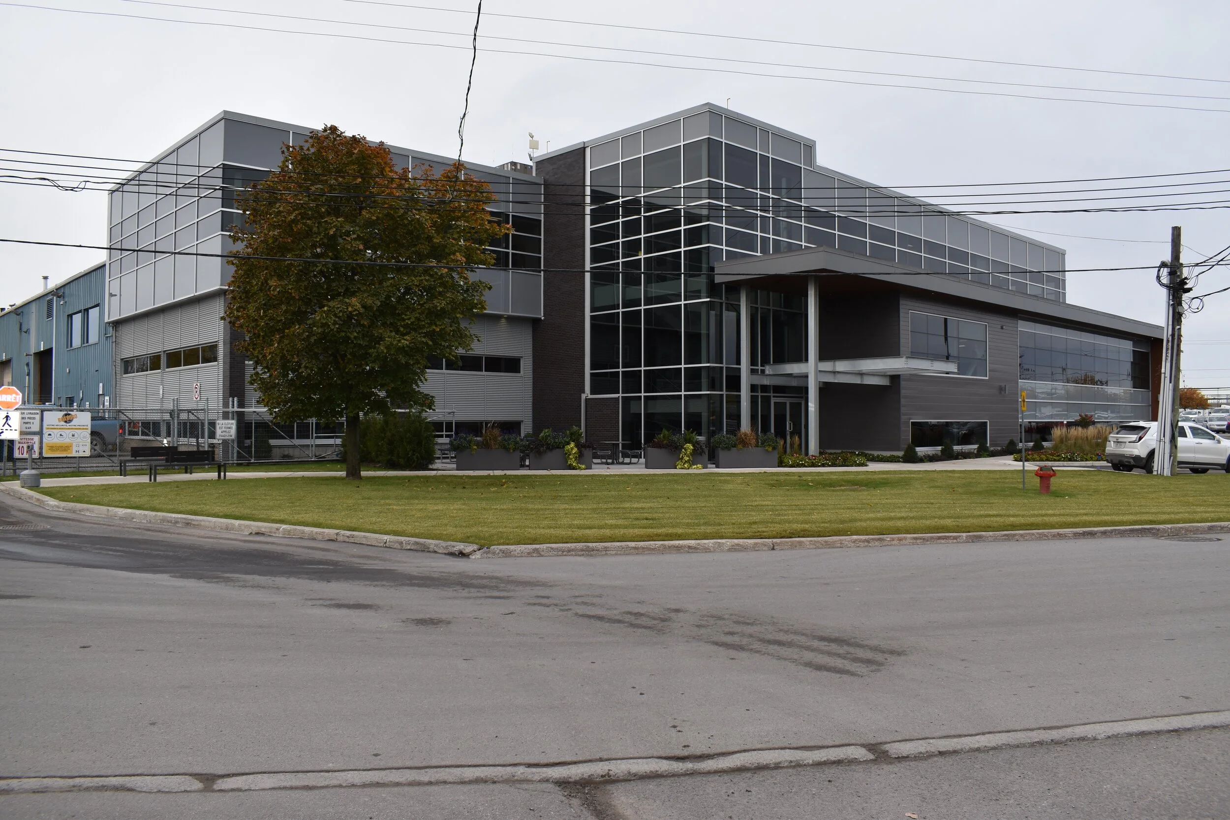 Roxboro Head Office — Systèmes intérieurs BGRG