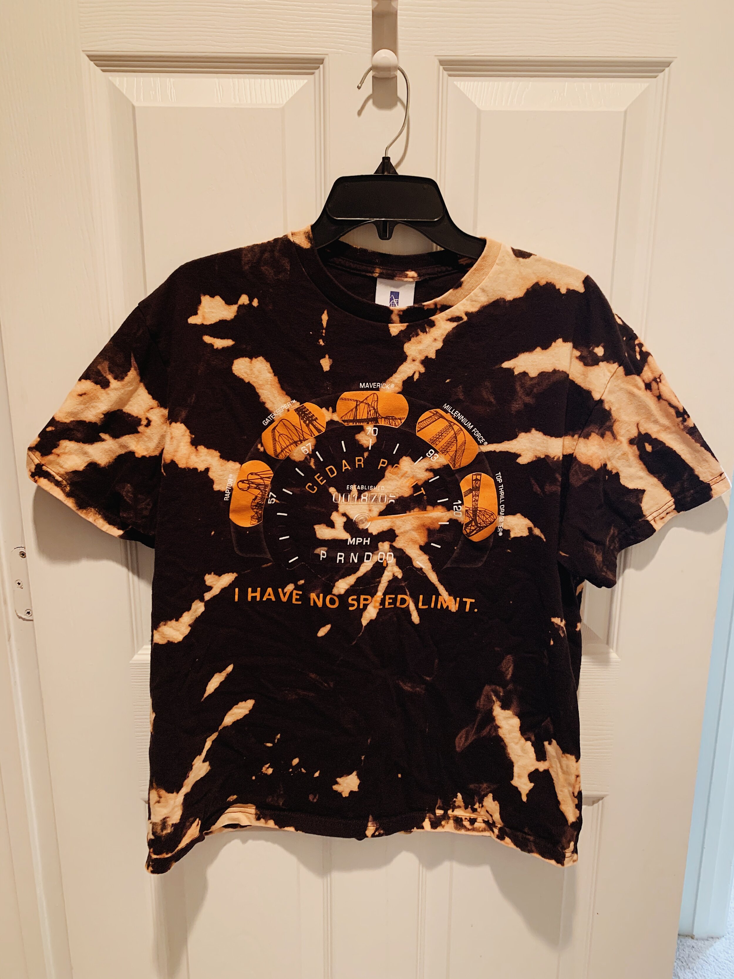 Black shirt with bleach tie dye sale