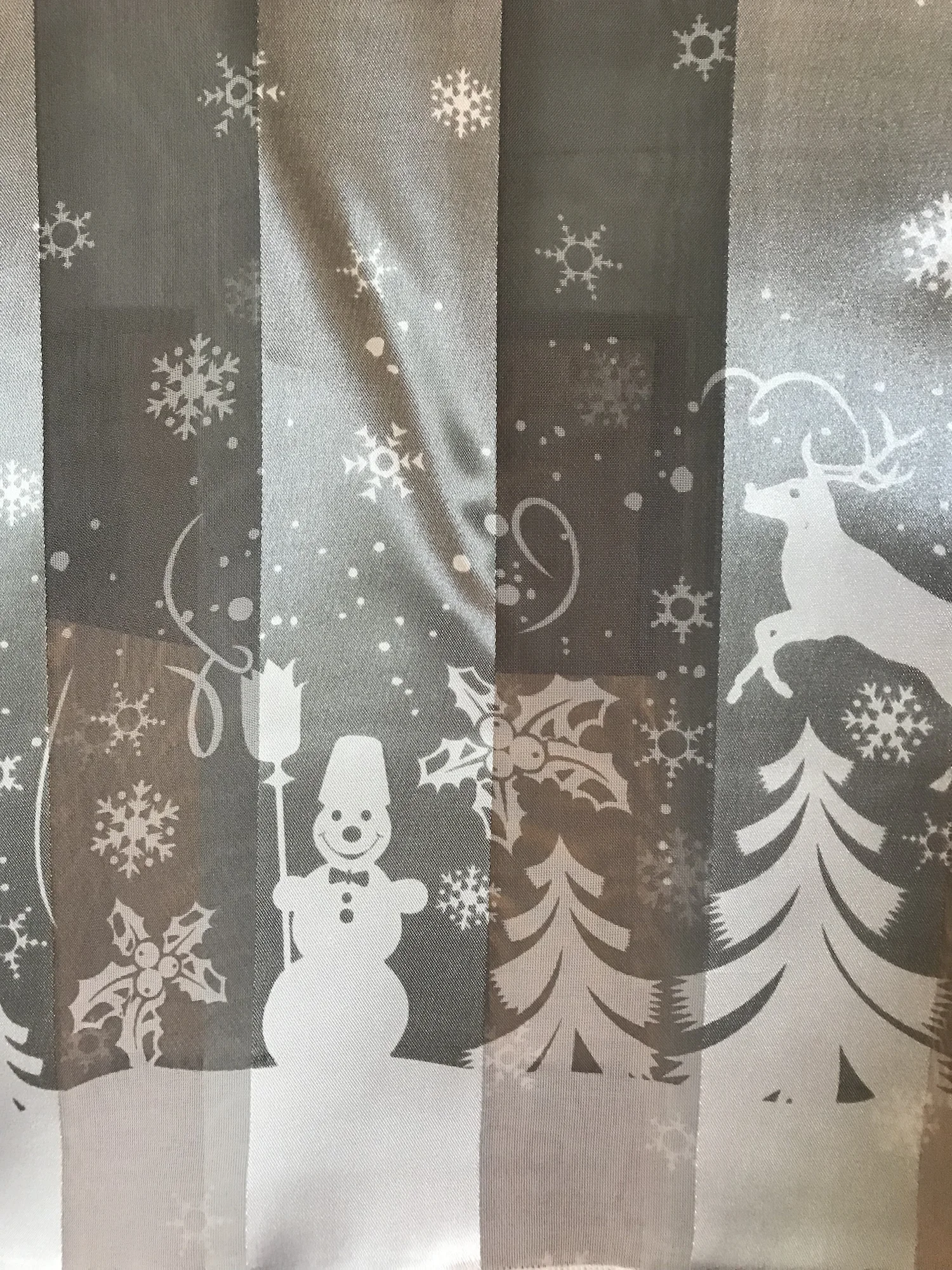 oblong scarf silver with snow scene.jpg