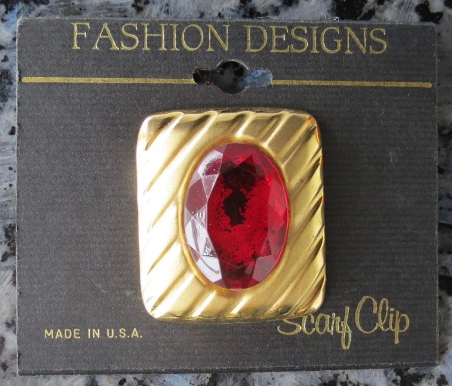 Jeri-Lou Carded Scarf Clip Gold Ruby Cab