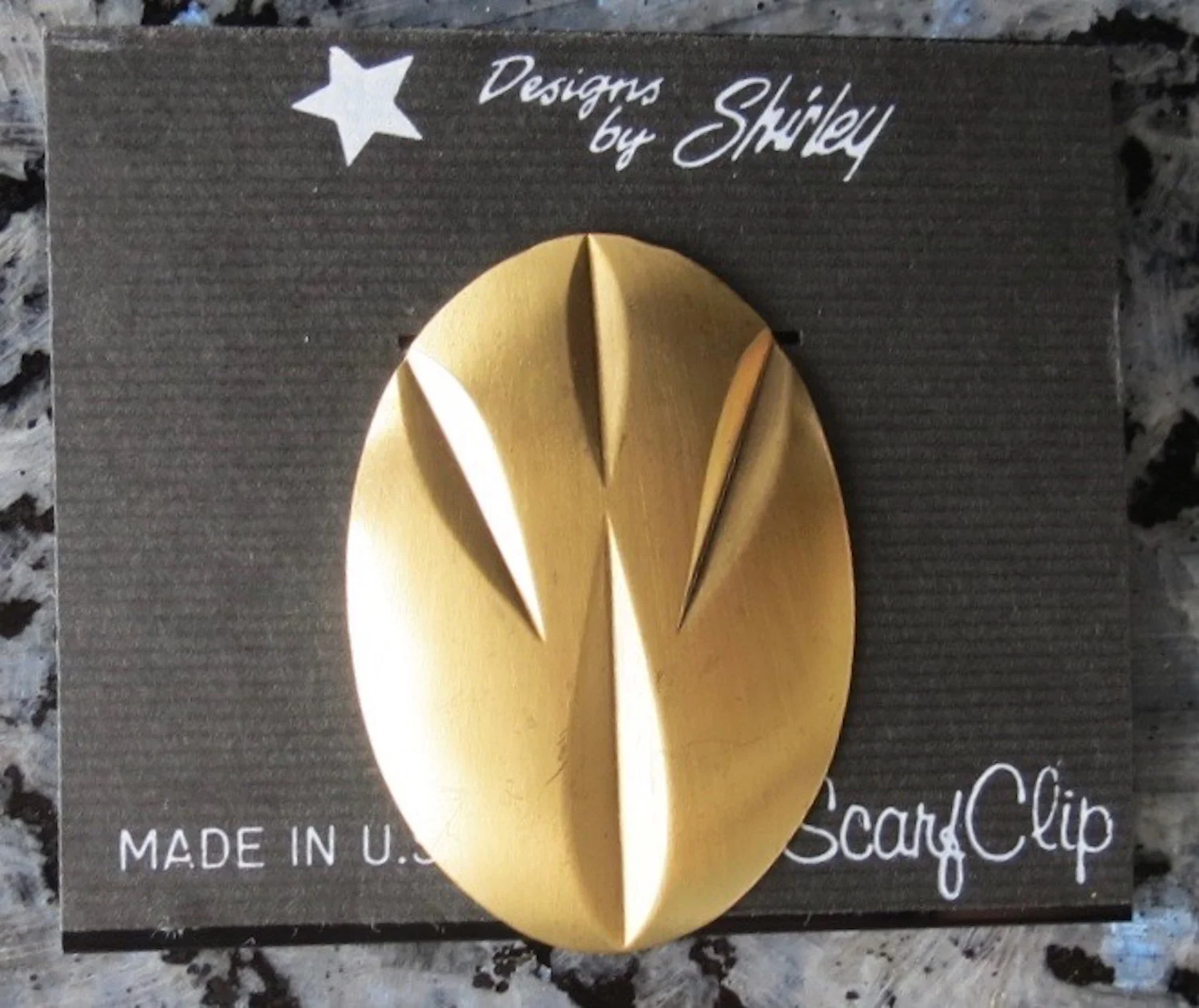 Jeri-Lou Carded Scarf Clip Gold Oval Dashes