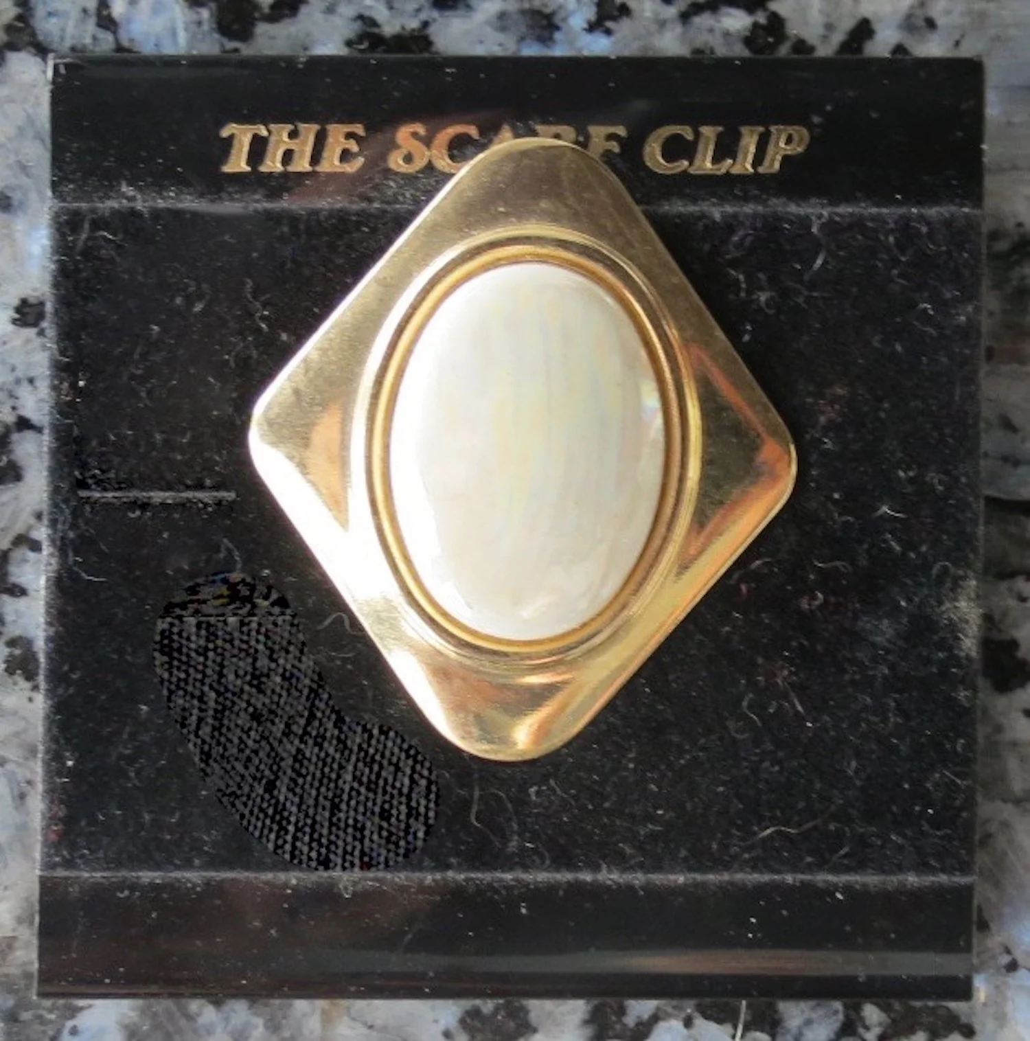 Jeri-Lou Carded Scarf Clip Gold Diamond Cream Lined Cab