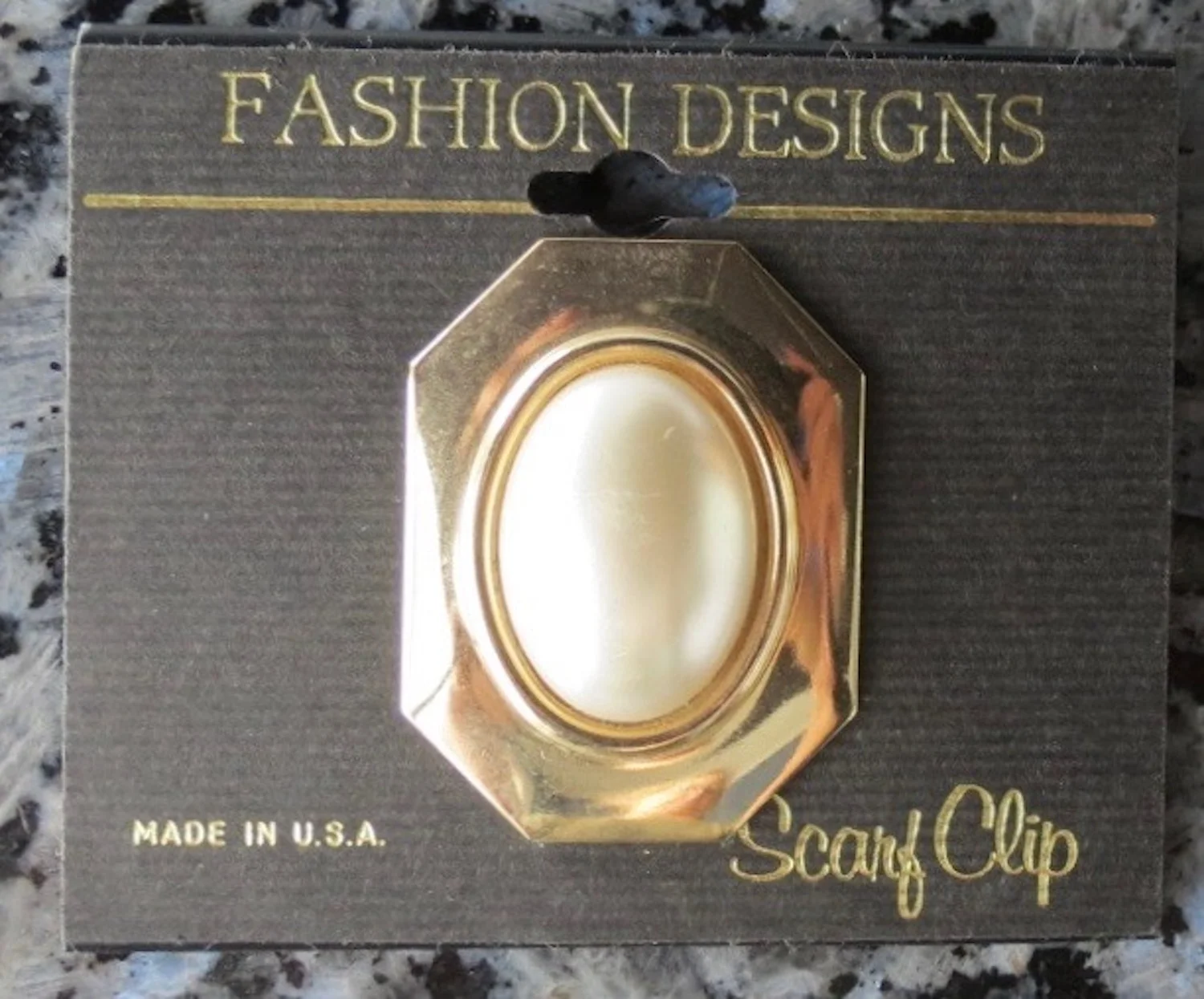 Jeri-Lou Carded Scarf Clip Golden Grecian with Oval Cream Cab