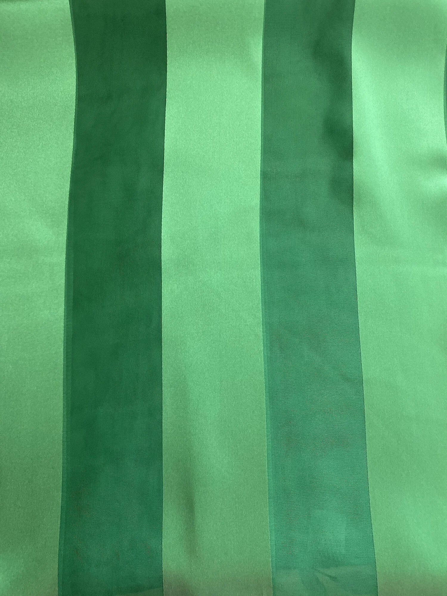 oblong_satin_kelly_green_scarf.jpg