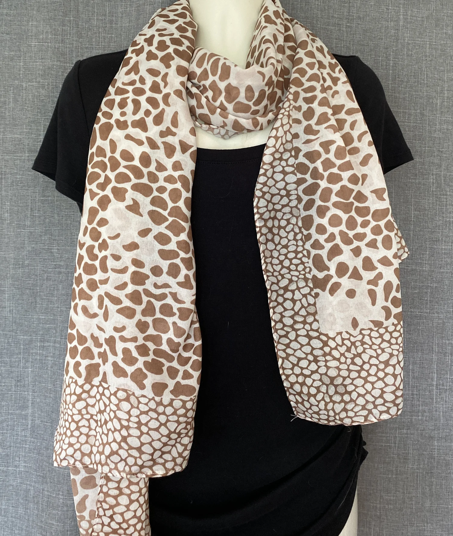 rayon_scarf_giraffe_print.jpg