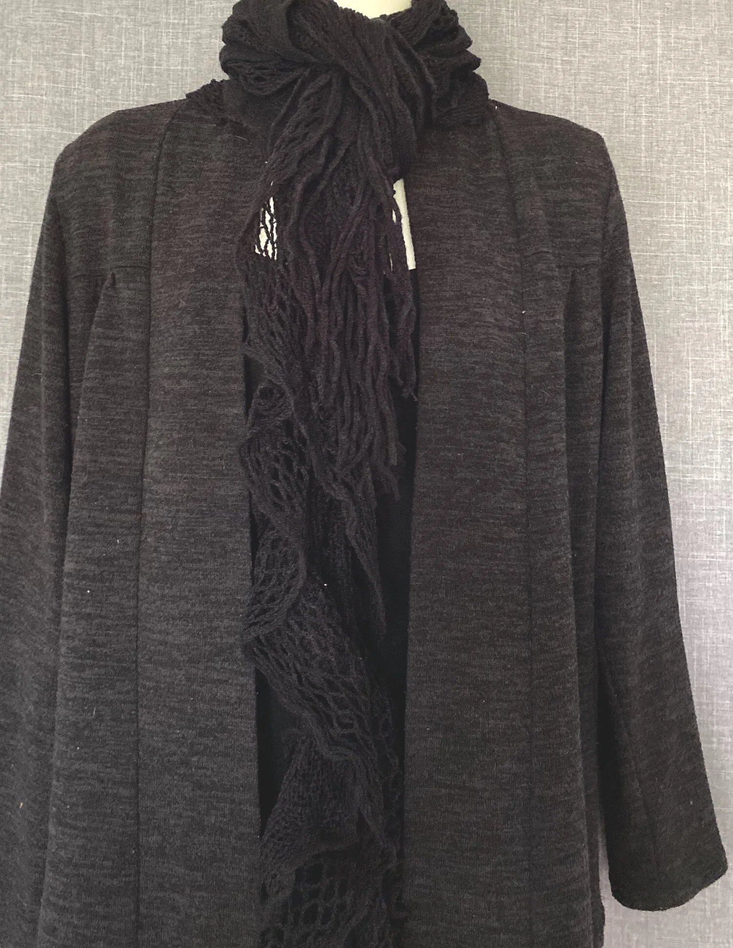 muffler_ruffled_black_.jpg