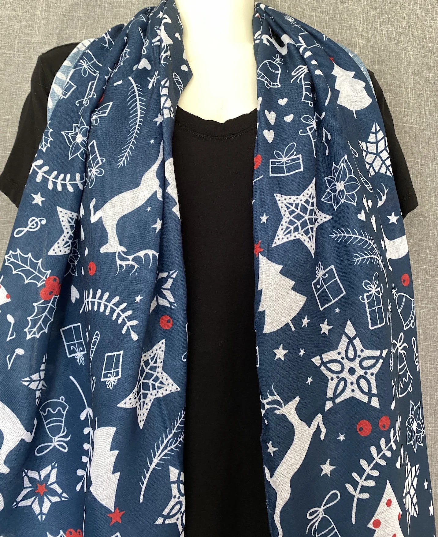 reindeer blu poly.JPG