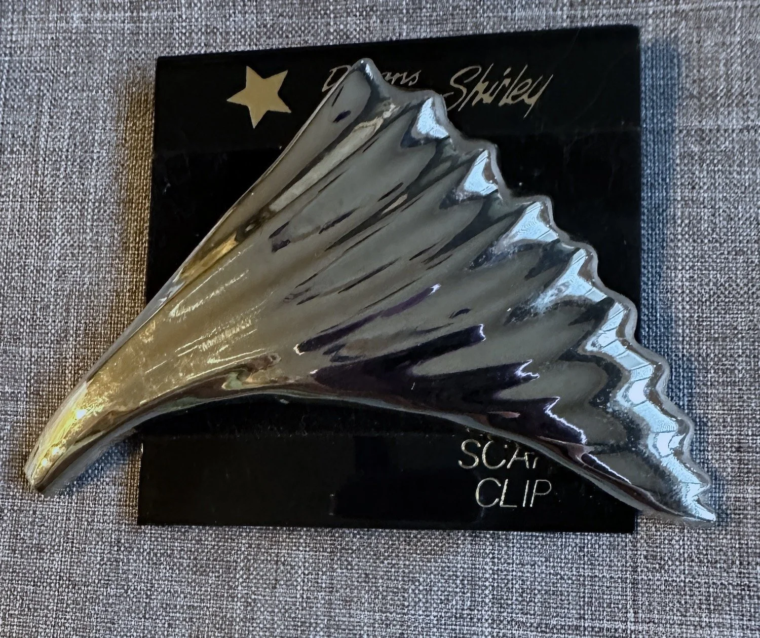 silvertone fan  scarf clip JL.JPG