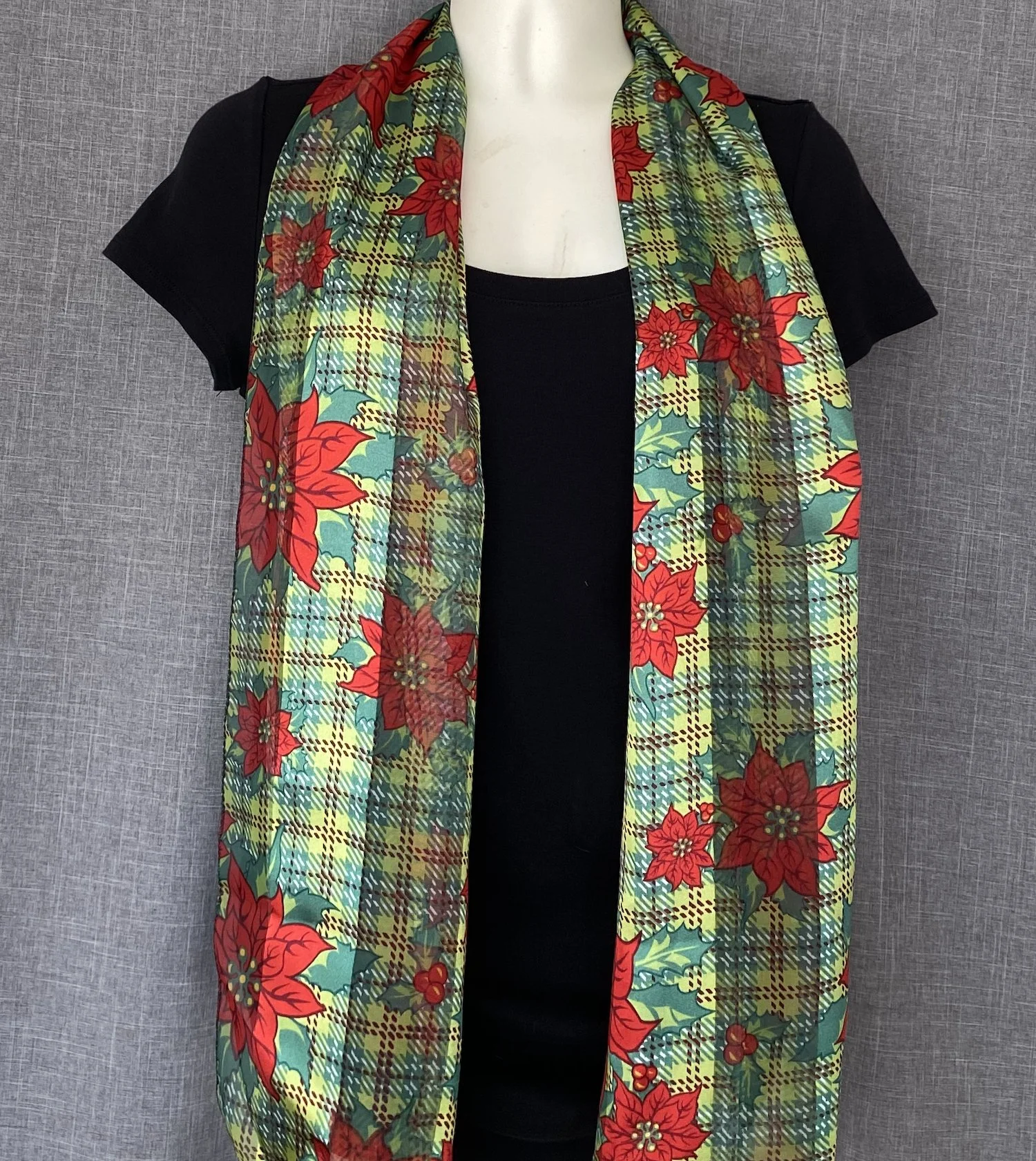 scarf_plaid_with_poinsettias.jpg
