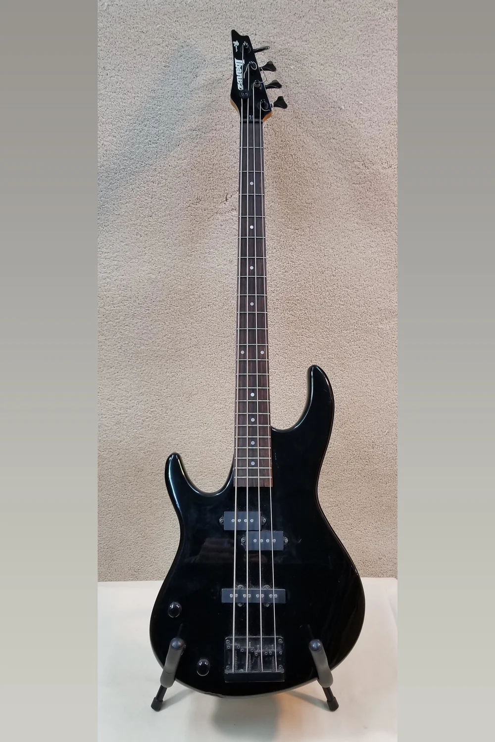 Ibanez TR-Series, 4-string, black — Hawker