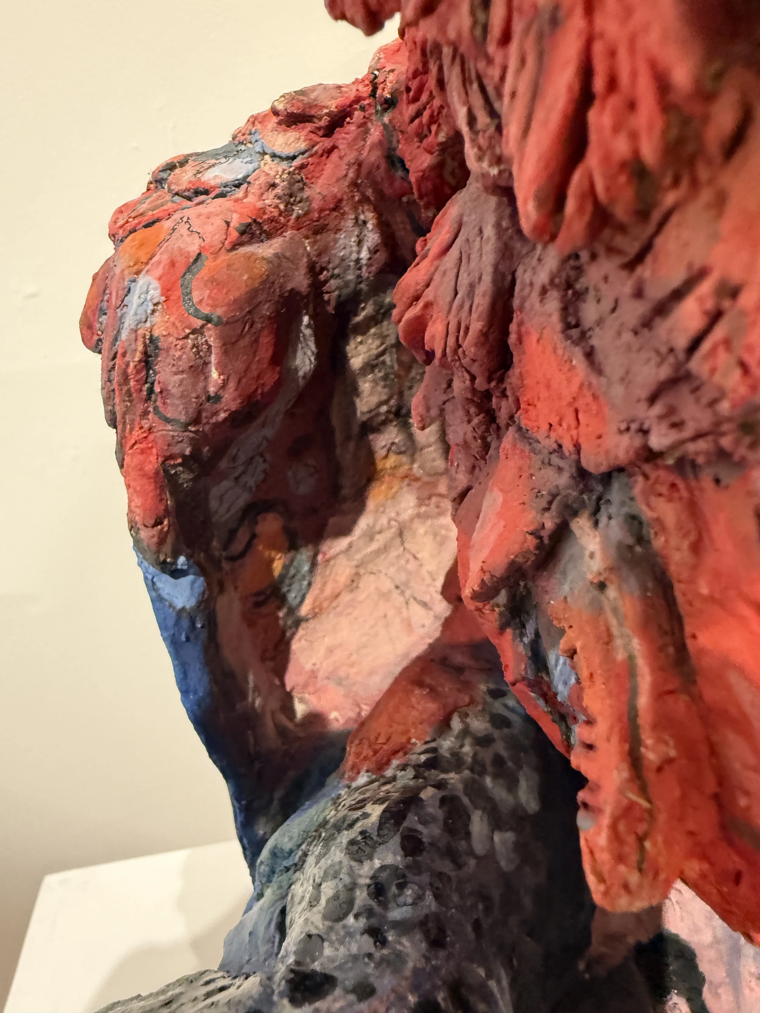 detail under wing (hands)