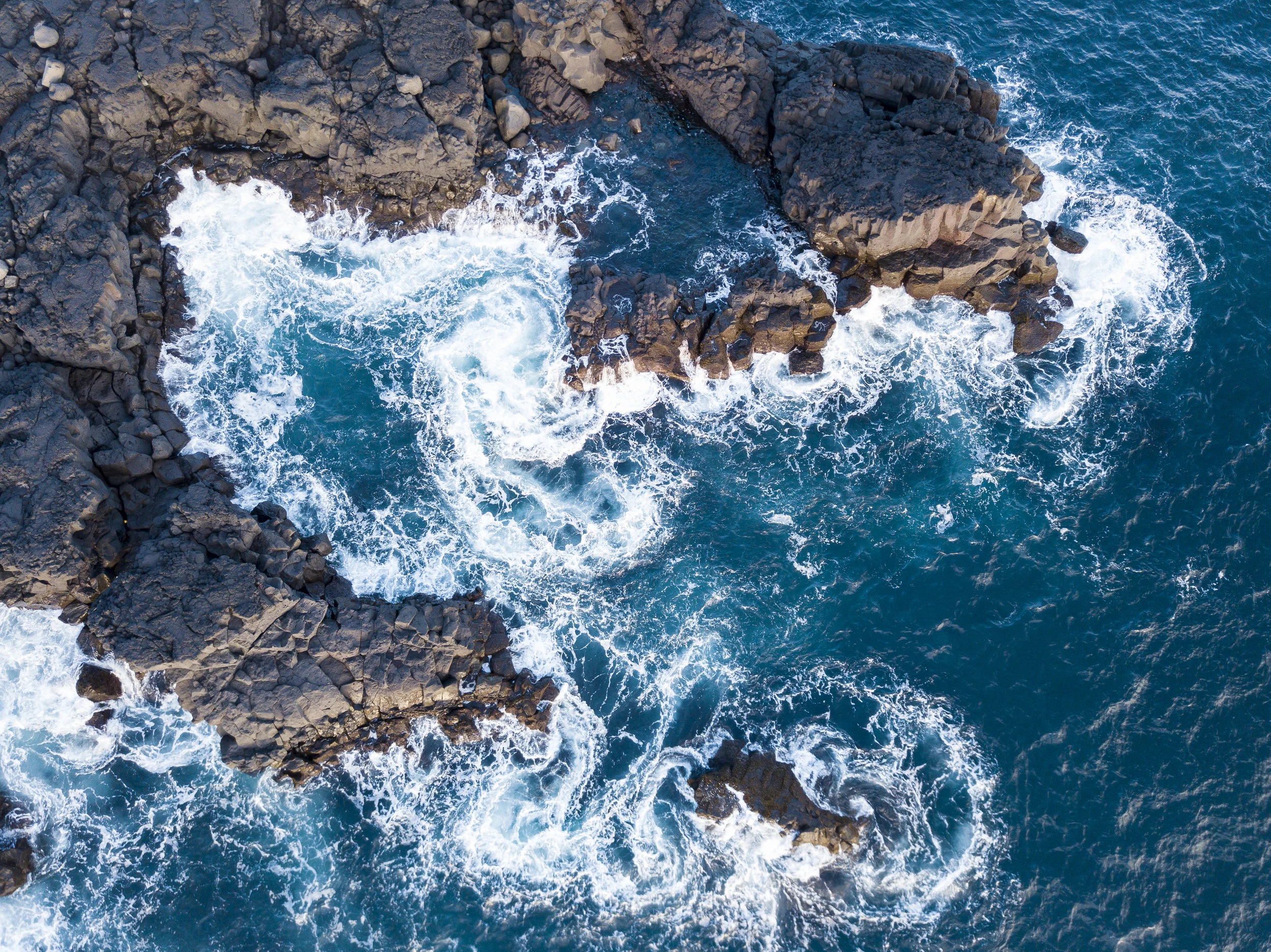 Waves-splashing-against-volcanic-rocks-865016798_3992x2992.jpeg