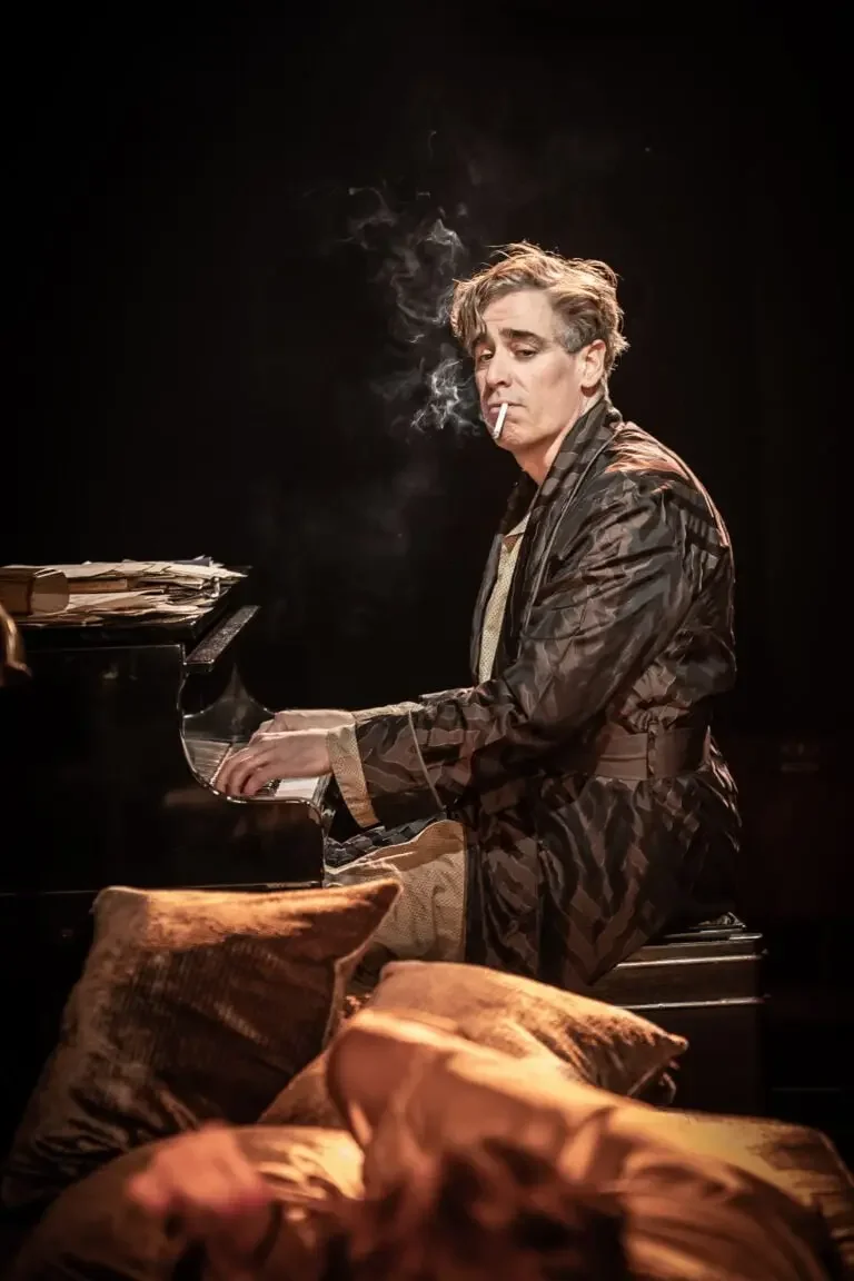 Stephen-Mangan-in-PRIVATE-LIVES-Donmar-Warehouse-photo-by-Marc-Brenner_-768x1152.jpg.webp