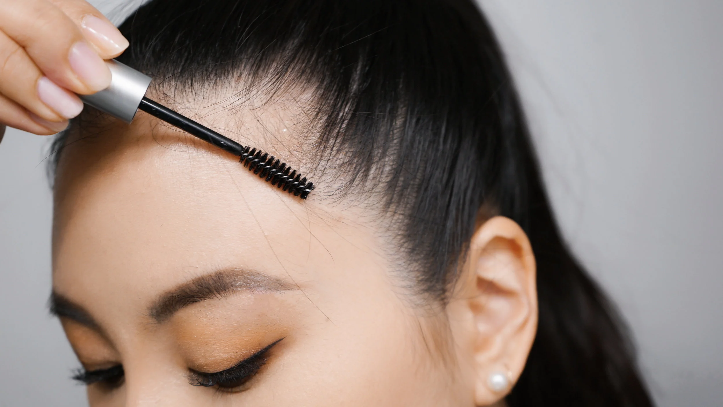 A DIY All-Natural Flyaway Tamer You Can Stick in Your Purse and Go