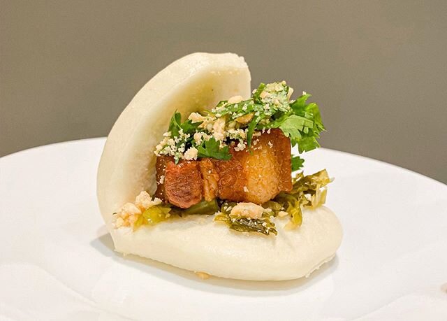 Recipe up now on the blog for how to make your own Taiwanese #割包 AKA pork belly buns. It&rsquo;s my favorite Taiwanese street food on the planet and so, so good. 😋 #theoffhourslifestyle