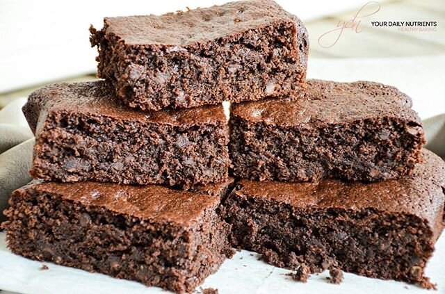 A melt in your mouth kind of healthy brownie&hellip; delicious!🤩
.
Gluten free, refined sugar free and dairy free! Check the full recipe on the blog, link in bio 👩🏽&zwj;🍳
.
.
.
.
#healthybrownies #brownie #browniestower #healthybaking #healthyrec