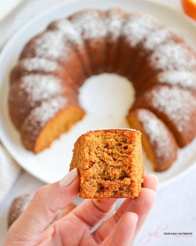 ORANGE, CARROT &amp; TURMERIC BUNDT CAKE 🧡
.
So moist, so delicious and so tasty!
.
Check this gluten free, dairy free and refined sugar free healthy bundt cake recipe on the blog, link in bio 🙌🏼
.
.
.
.
#bundtcake #bundtcakes #bundtstagram #orang