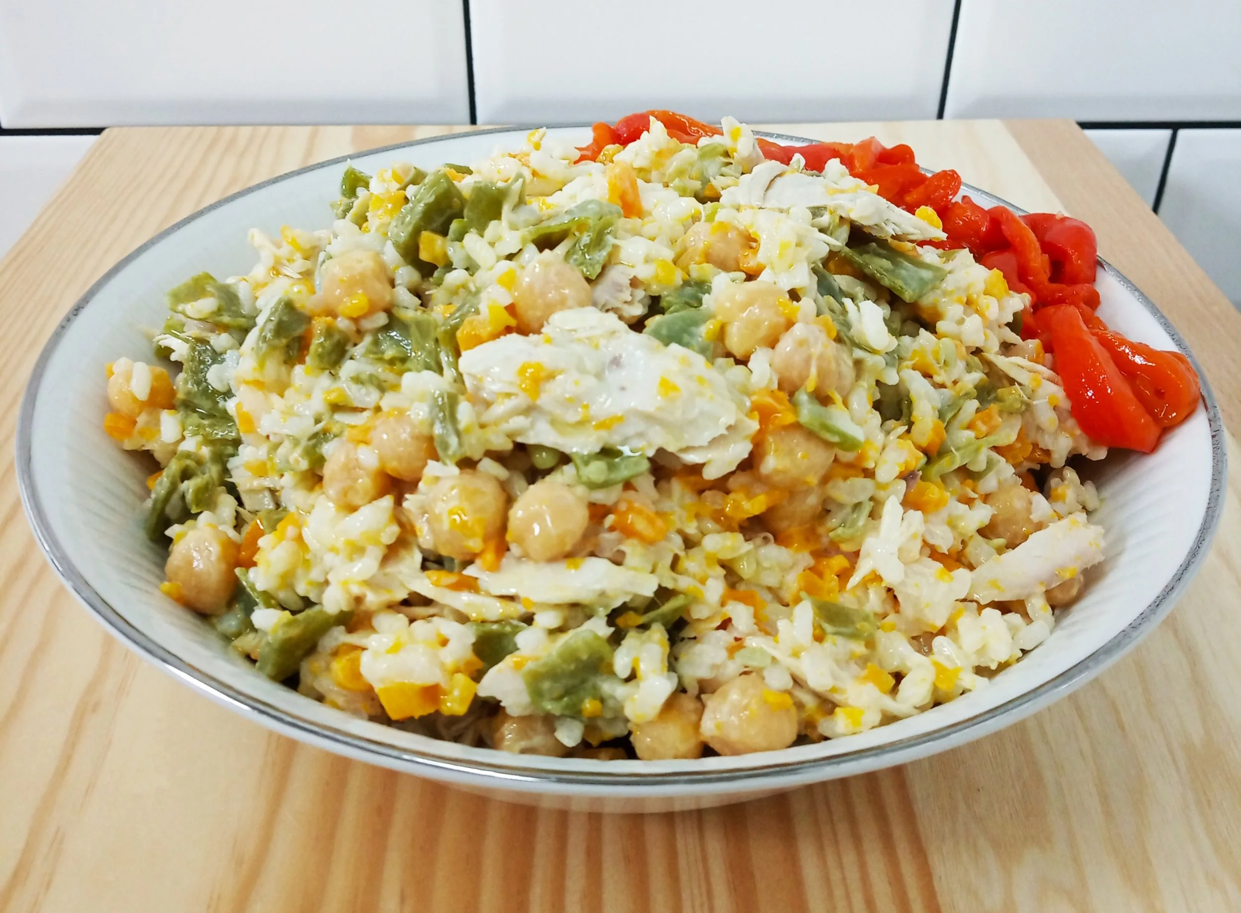 ensalada de legumbres y pescado