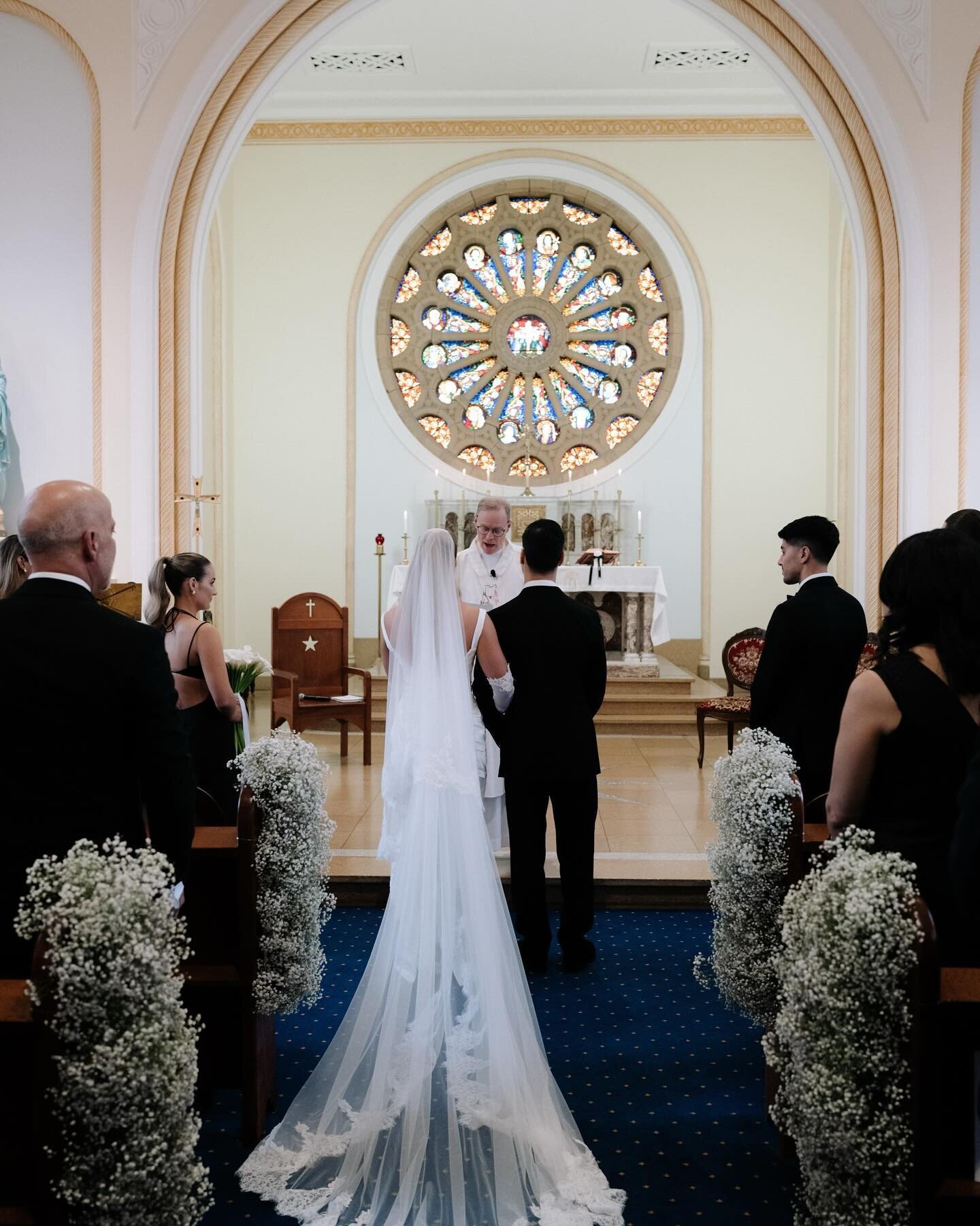 Baby&rsquo;s breath clouds for G + A&rsquo;s aisle moment ☁️💘