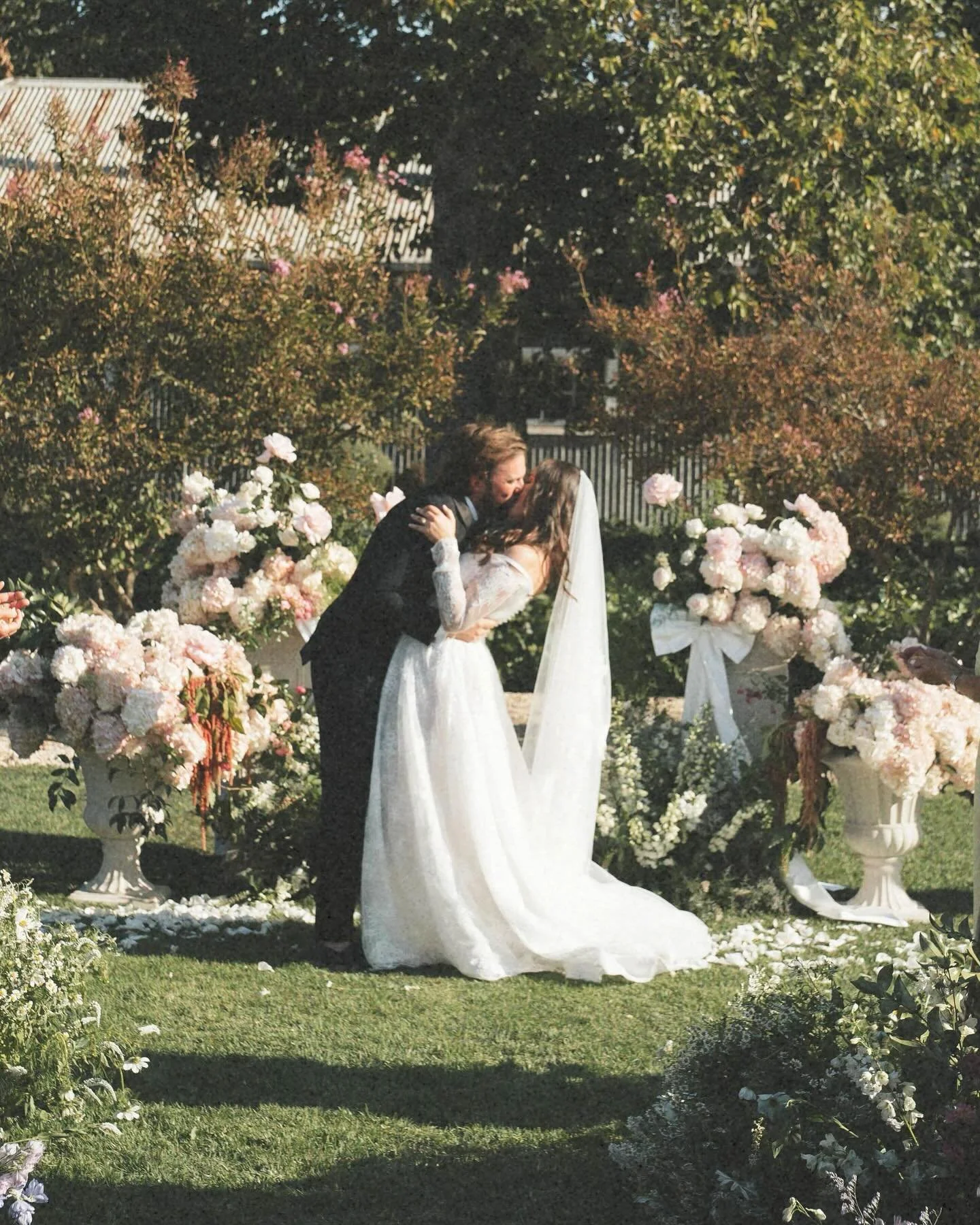 Al &amp; Joel - there are litch no words 🙌🏻🫶🏼

📸 @alli.studio 
✨ @hermoonandstarsstyling 🏡 @barunahplains