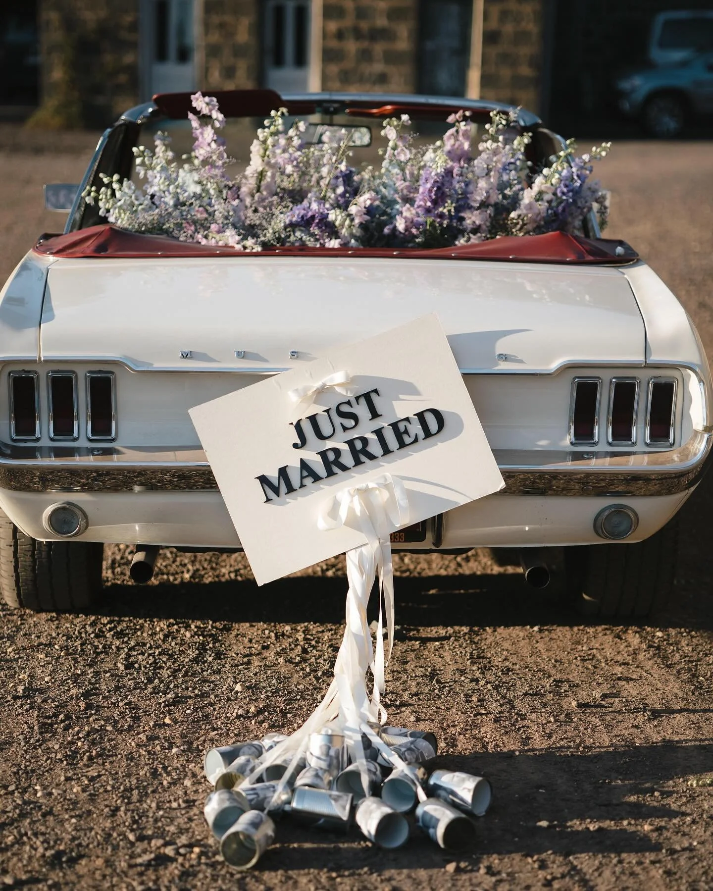 A moment for the getaway car 

📸 @alli.studio 
✨ @hermoonandstarsstyling 
🏡 @barunahplains
