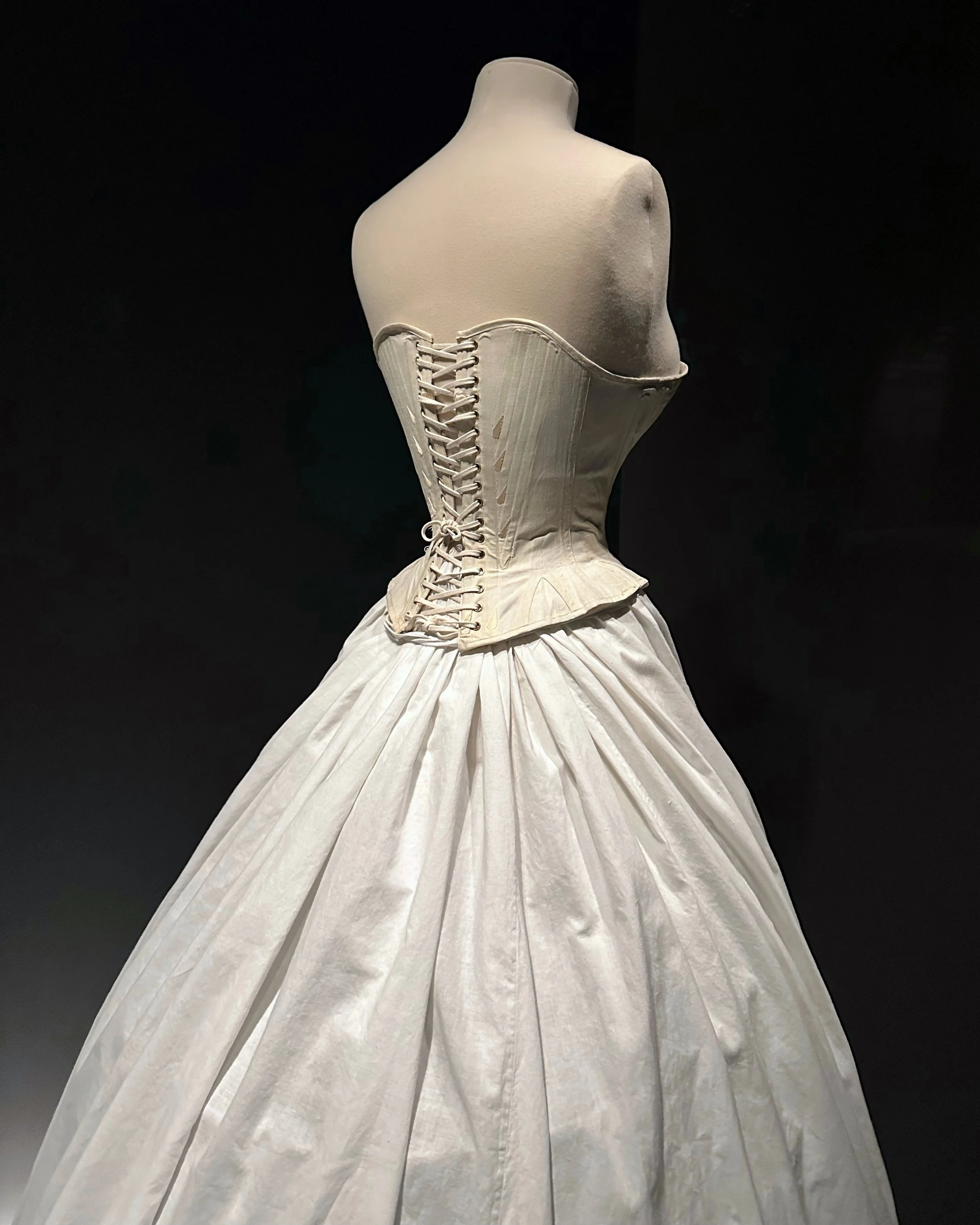 The Adorned Body: French Fashion and Jewellery 1770–1910 at Palace Museum