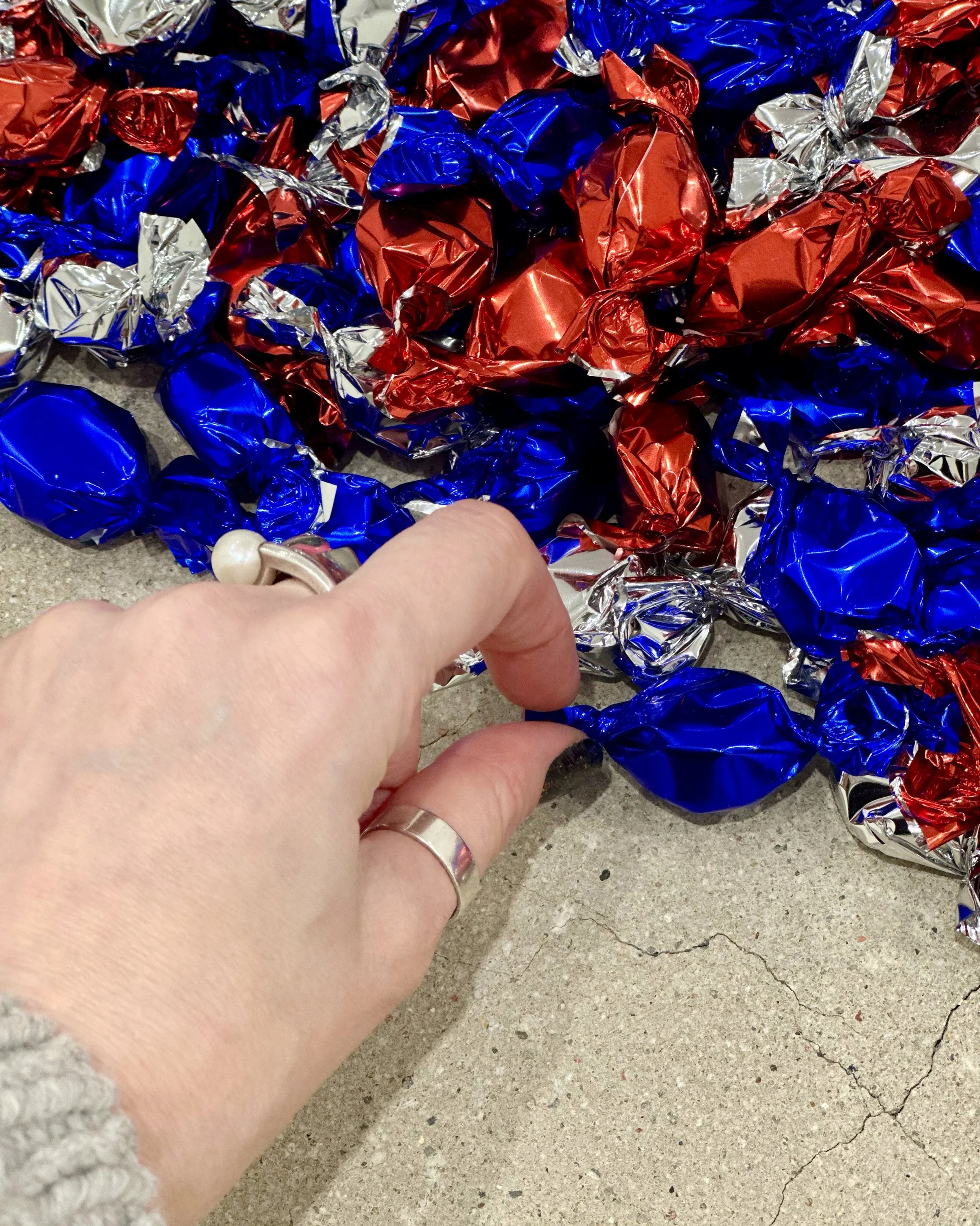 Felix Gonzalez-Torres: Somewhere better than this place/Nowhere better than this place at David Zwirner