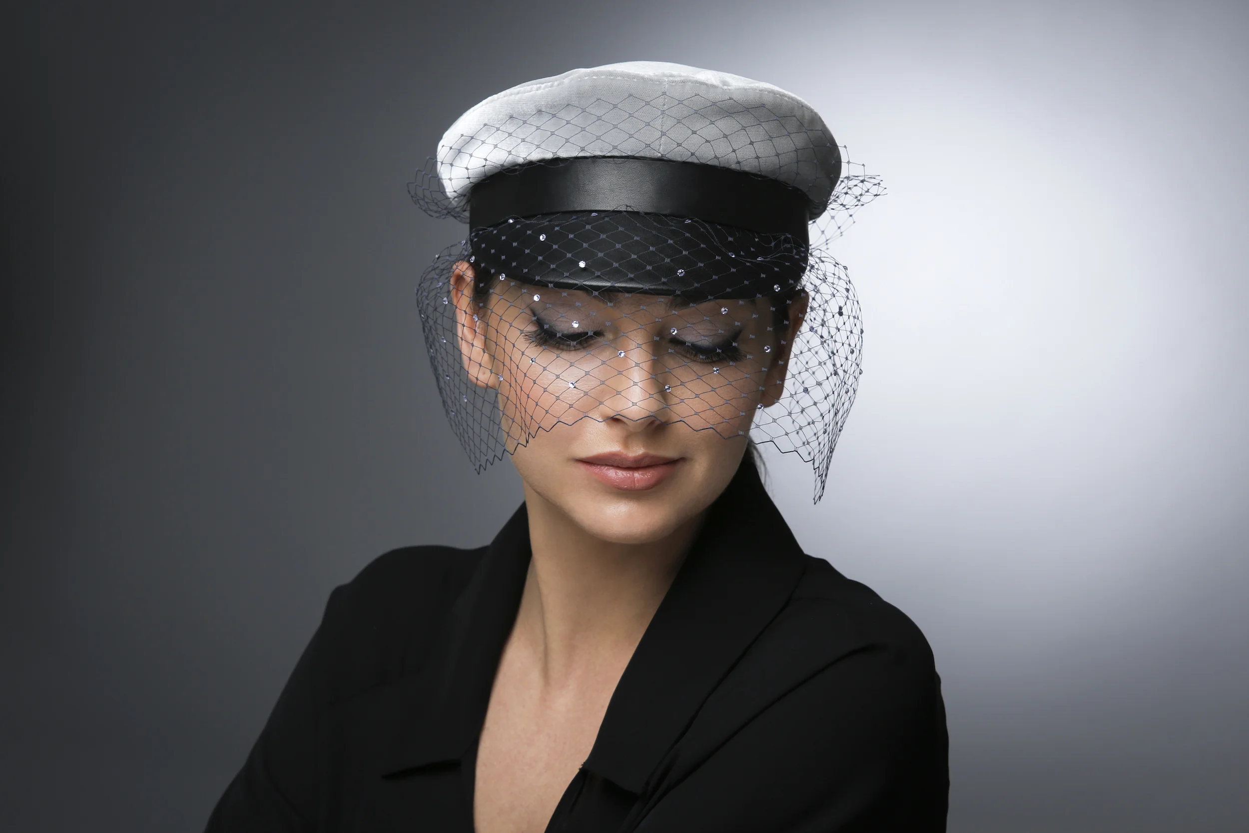 VELVET CAP WITH VEIL