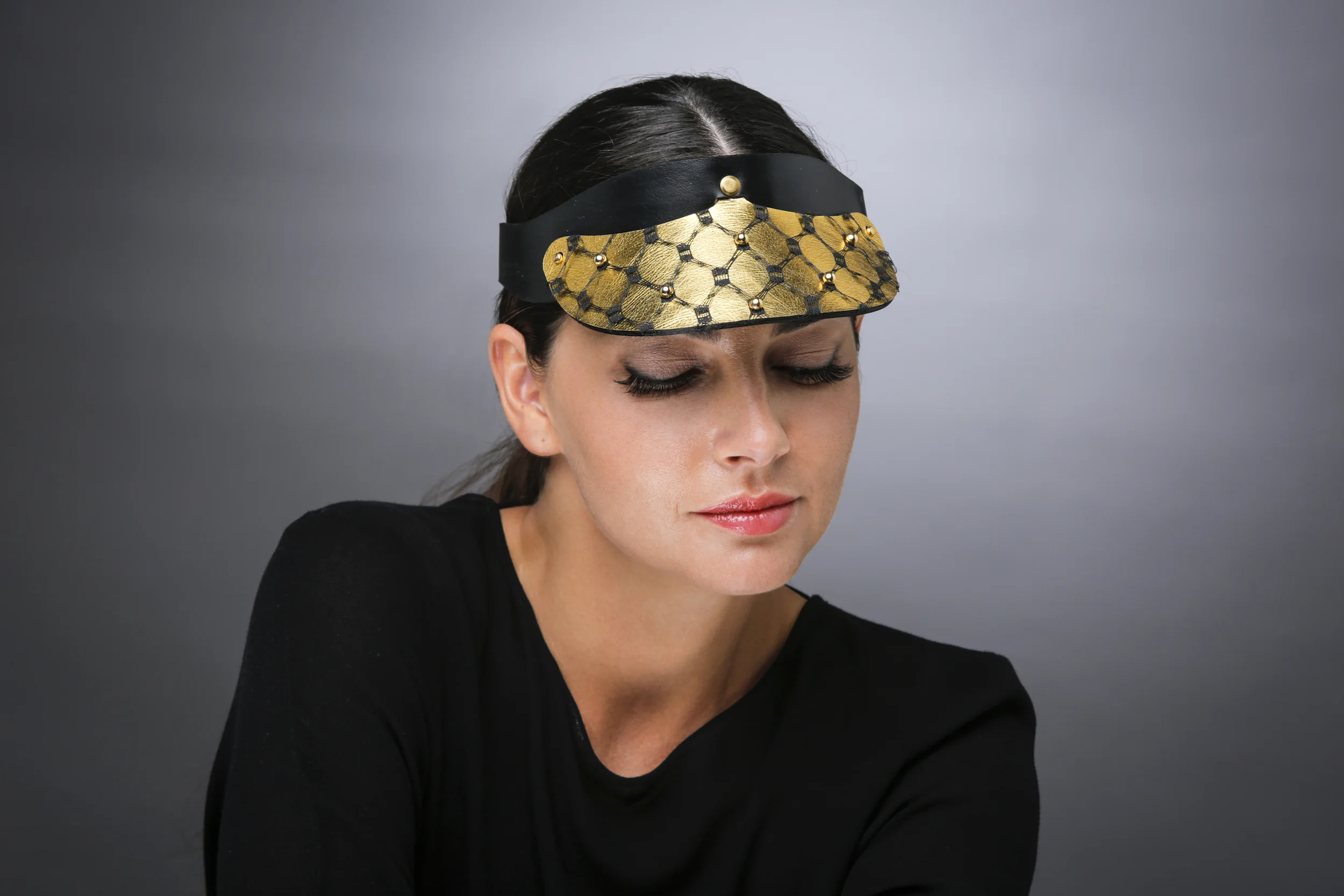 LEATHER VISOR WITH VEIL