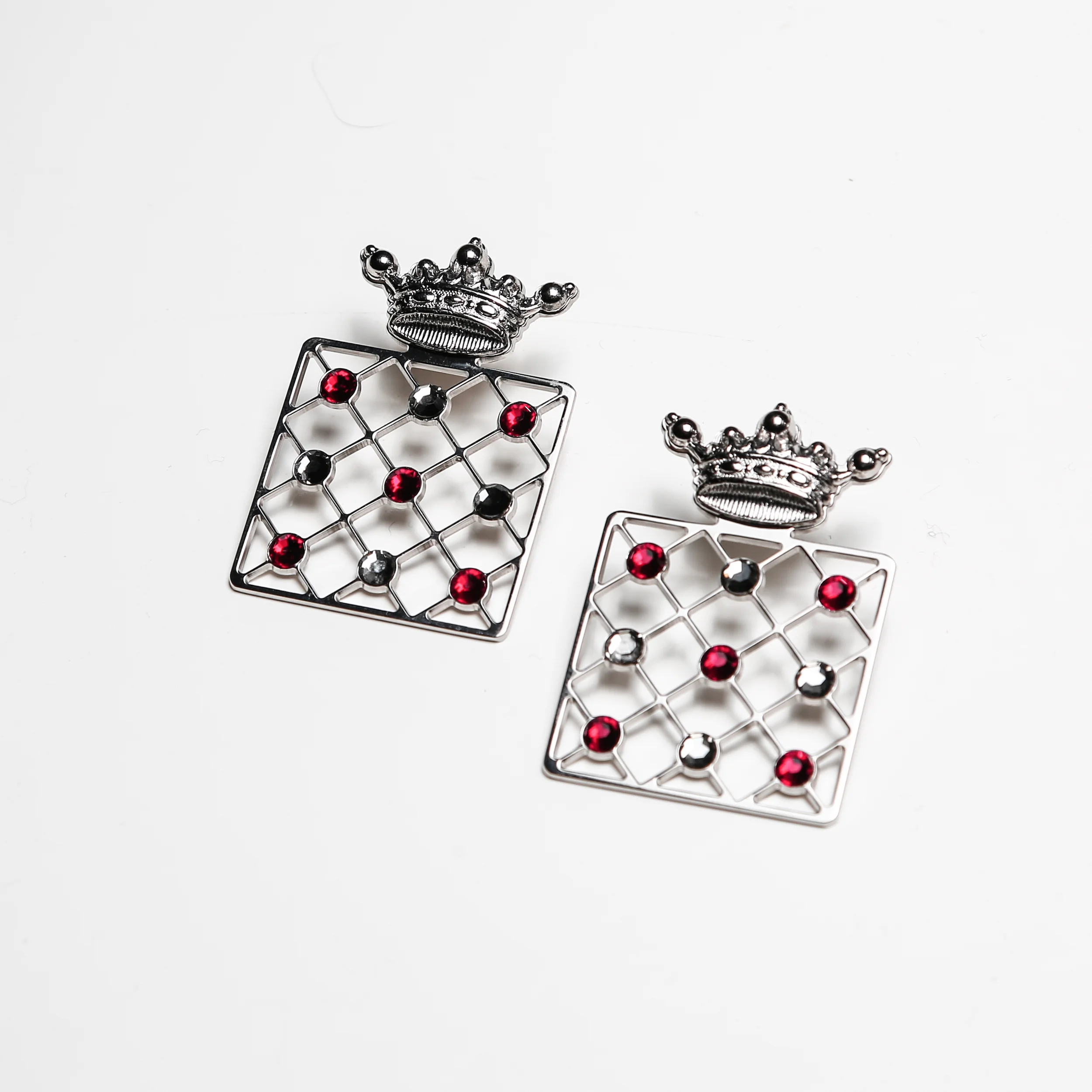 THE CROWN EARRINGS