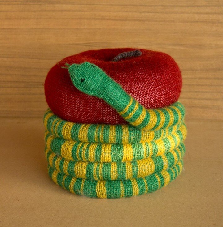 A fun Biblical Pouf!!!

#Pouf #Biblical #snake #apple #sankeandapple
#handknitted #knits #home #homedecor #FairTrade #Handmade #madeinnepal #interiordesign
#urbanInteriors