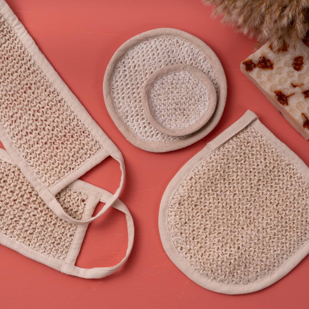 Exfoliating scrubbers (back scrubber, bath gloves and facial scrubbers) Handknitted with natural allo (nettle fibre) and organic cotton. Made by home based knitters for @el.puente.fairtrade you can purchase online at https://shop.el-puente.de

#exfo