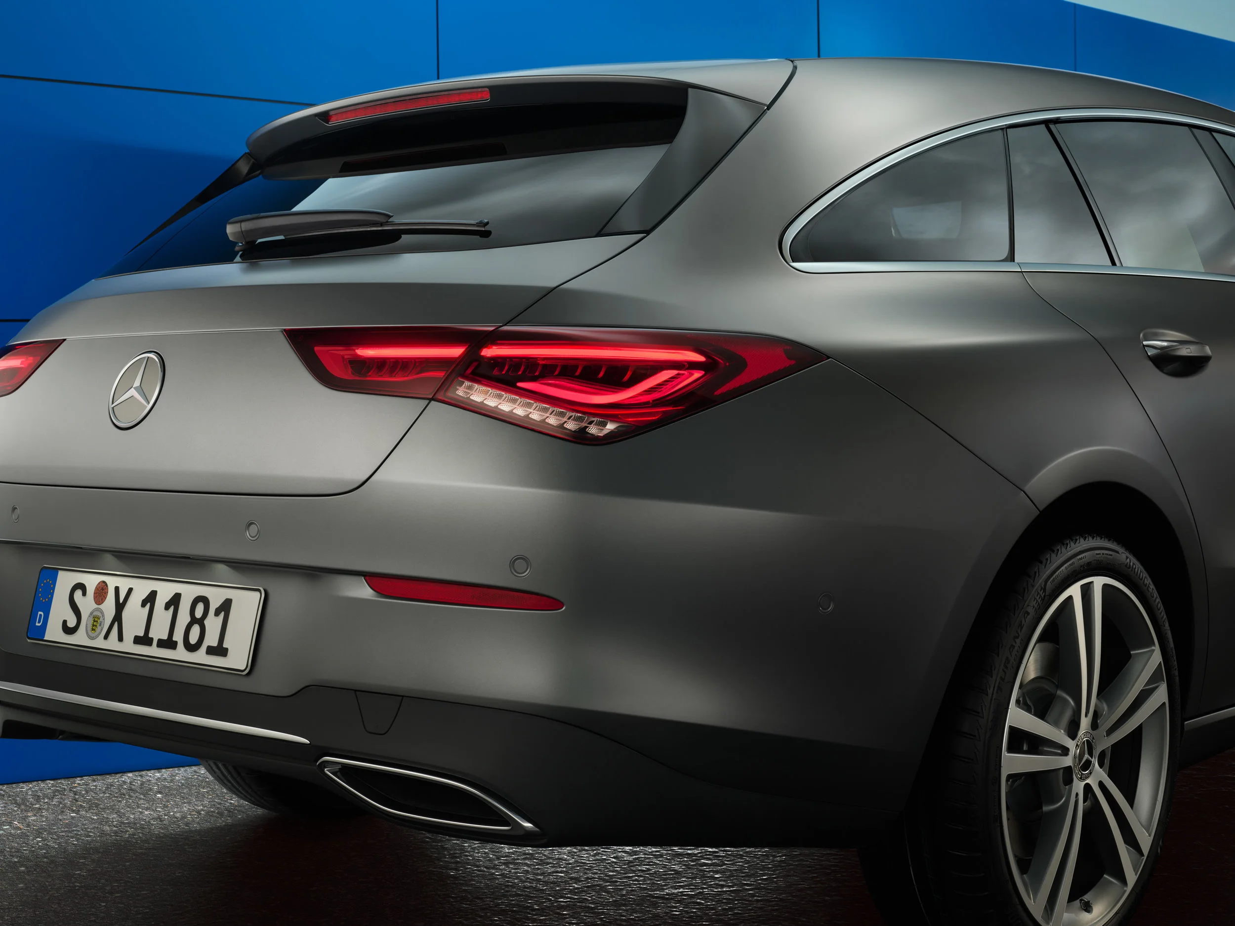 X118_15_34_rear_rearlights_eciRGB.jpg