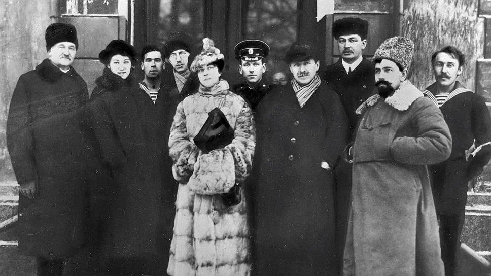 kollontai with men.jpg