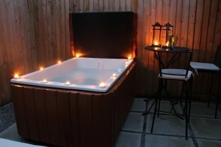 hot-tub-with-candles-3-e1422460817530.jpg