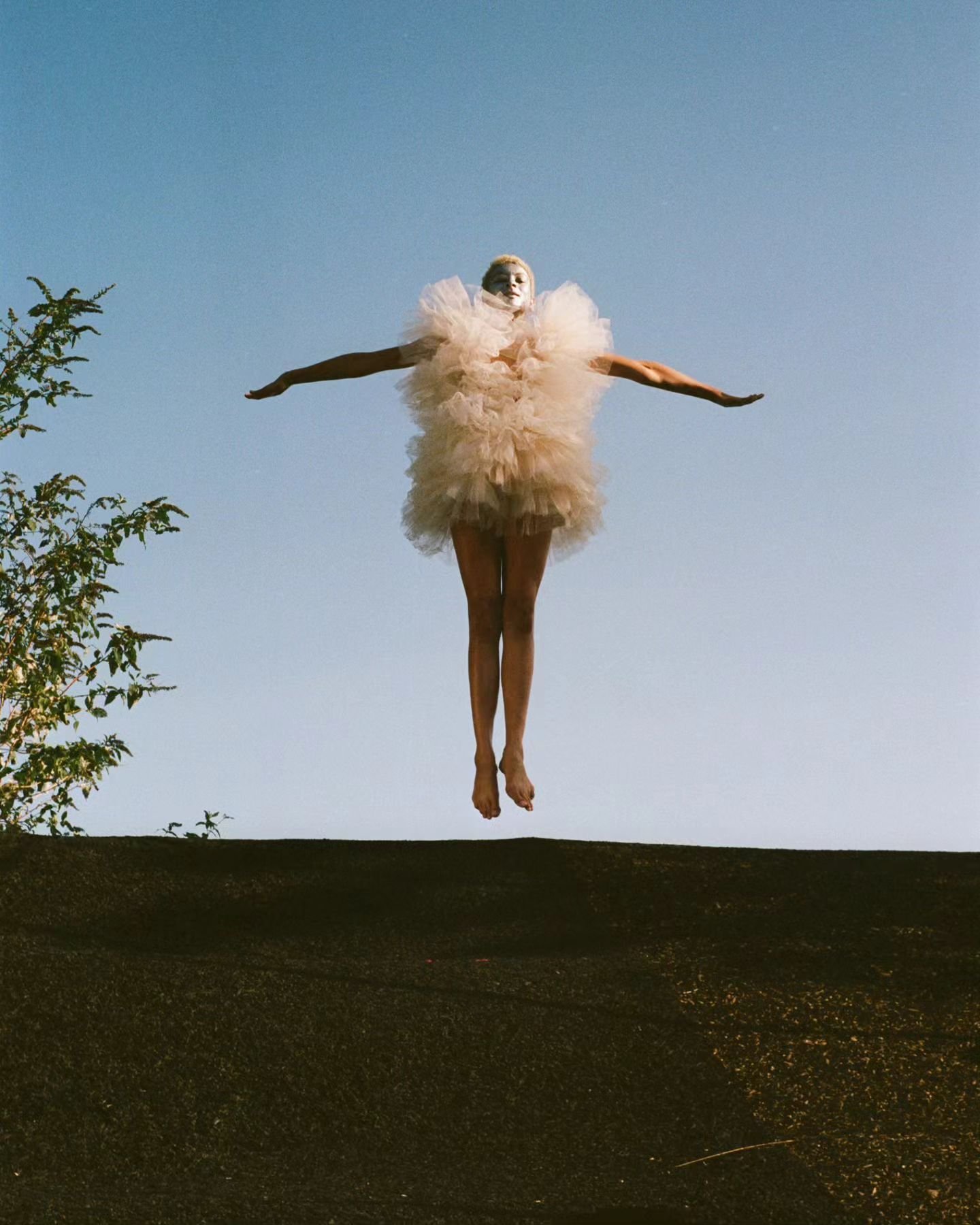 what a symmetrical leap 👏 

Pixie Day for French Fries Magazine 

🧡💛💚💙

Photographer @nerysbonesjones @theassociates_management
Art Director  @charlotte.l.watts @eramanagement @eracreativeartist
Stylist @celine_sheridan_
Make Up @claudineblyt