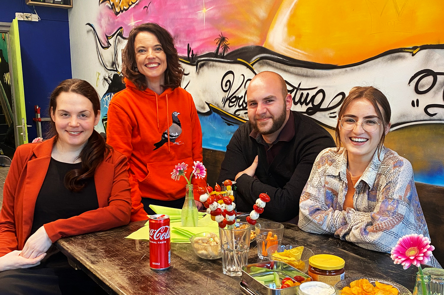 Mona mittendrin — bei Care Leaver*innen