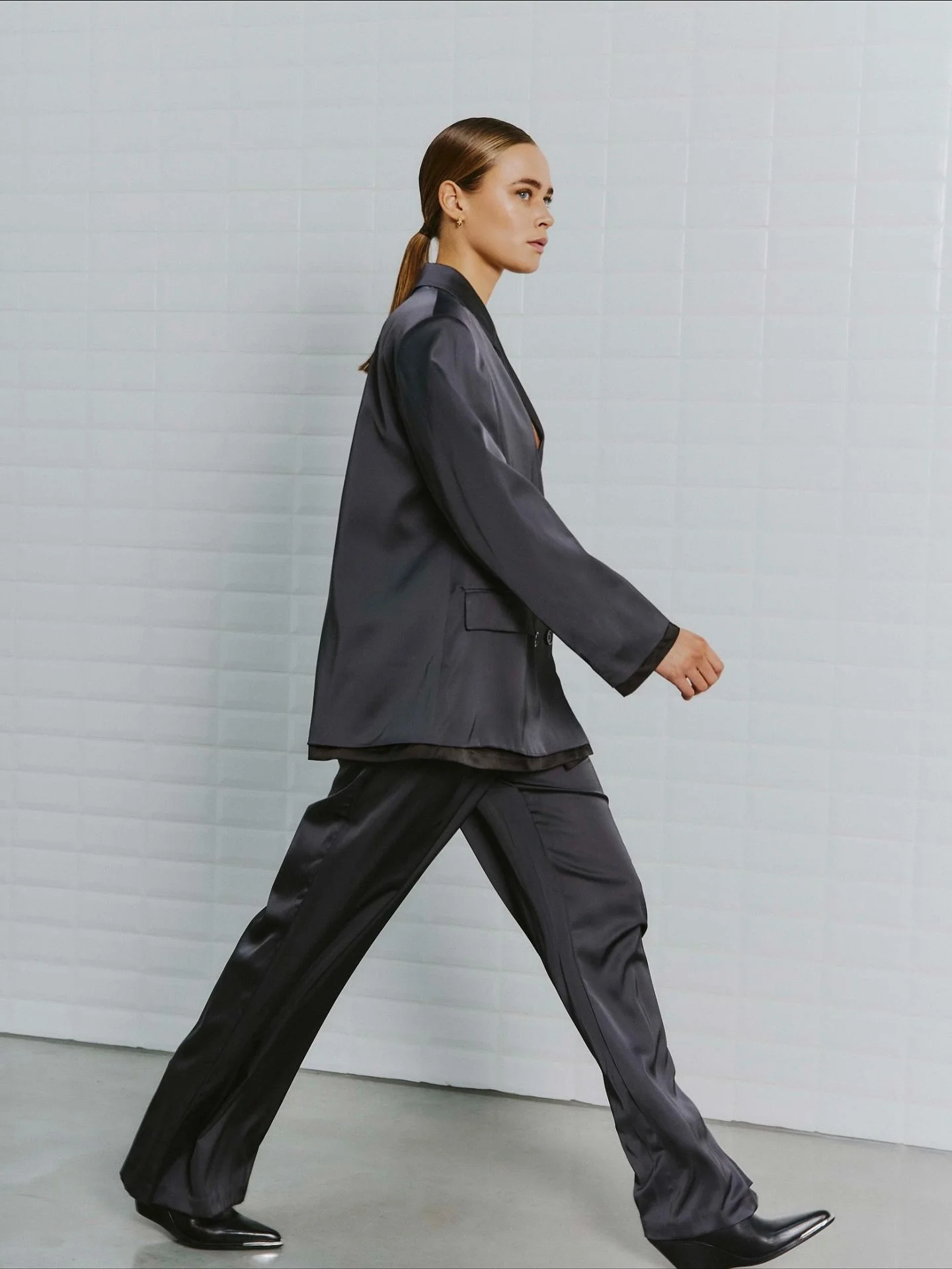 Soft shine. Sharp cut. Pure contemporaryš¤WITHBLACK