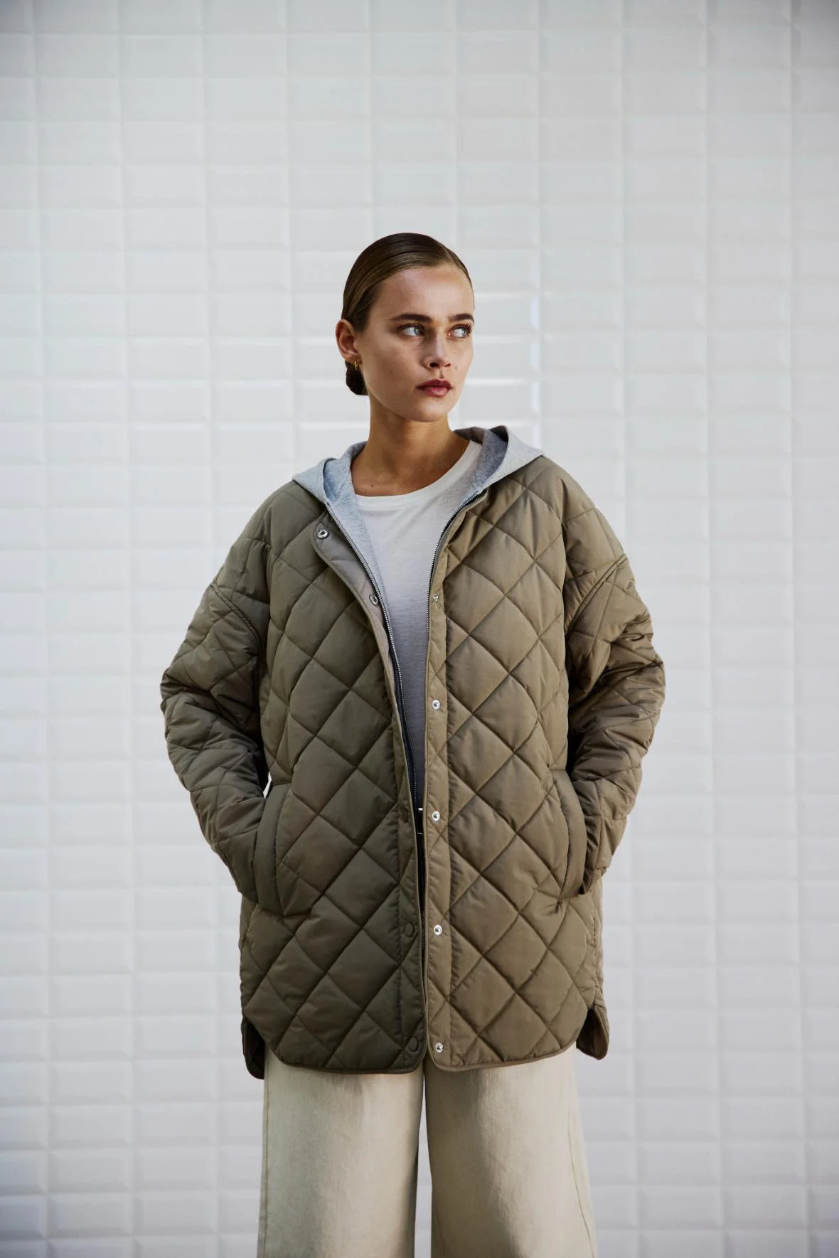 Wblmilana_Quilted_Jacket_Grey_Sand00007.jpg