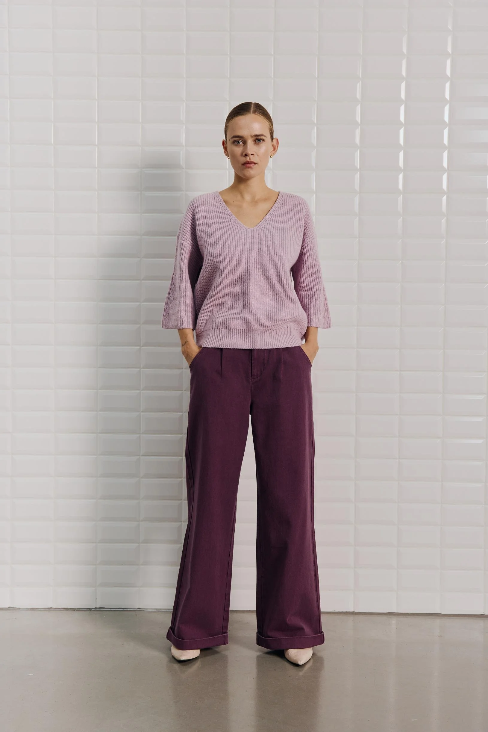 WBLAPRIL_HS_V-NECK_PULLOVER_Lavender_Sky2.jpg