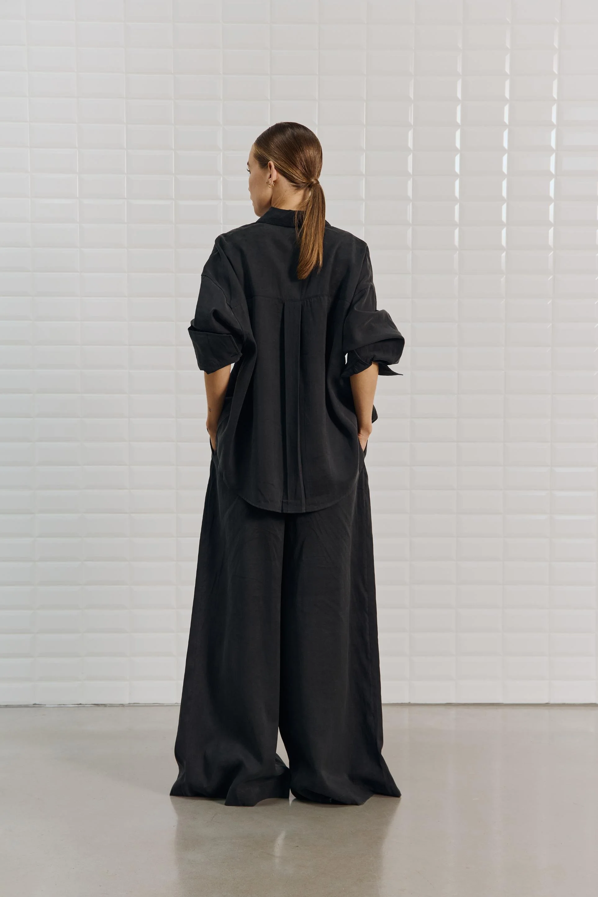 WBLMARLEEN_LS_OVERSIZED_SHIRT_Black9.jpg