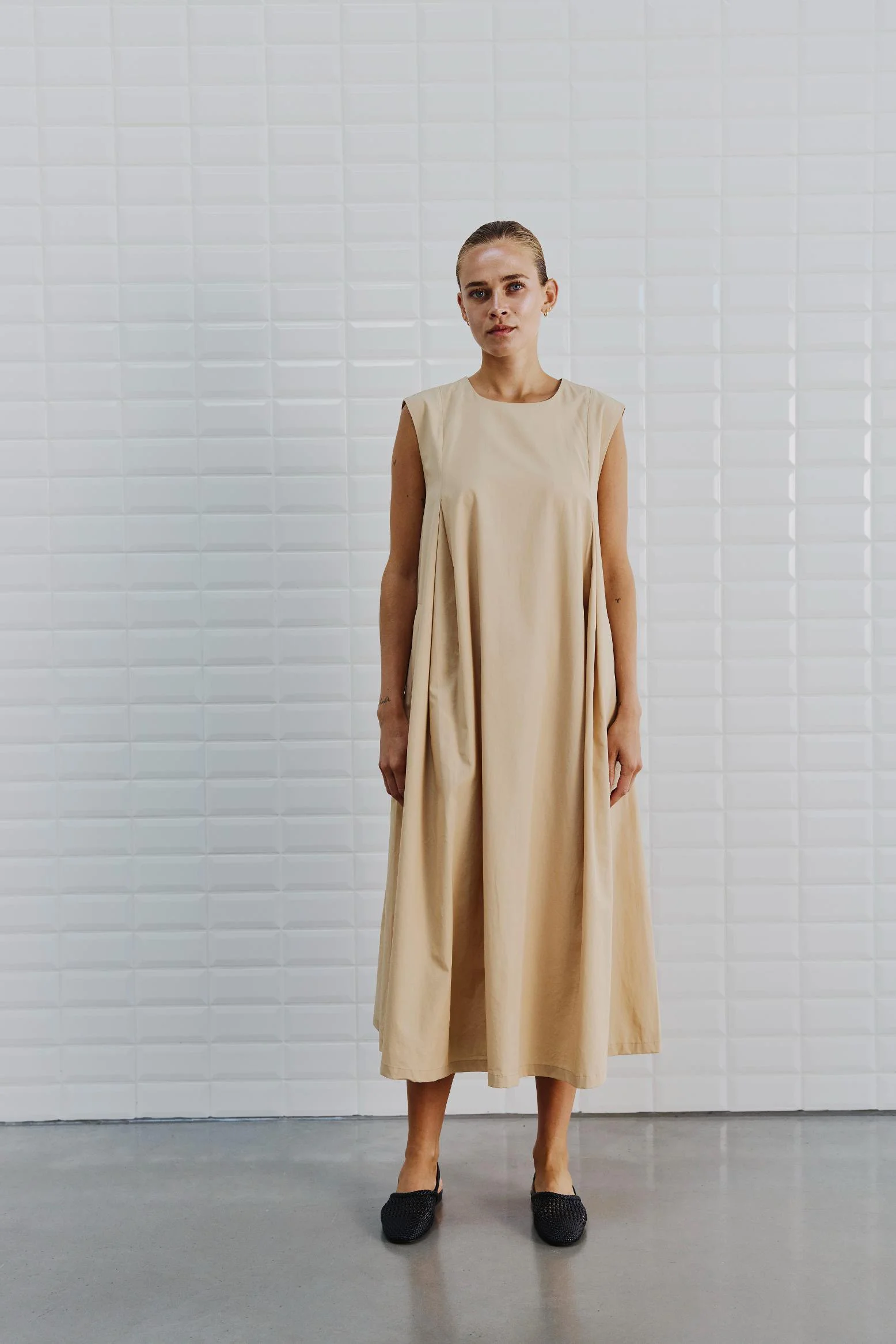 WBLAGNETA_SL_MIDI_DRESS_Beige_Yellow2.jpg