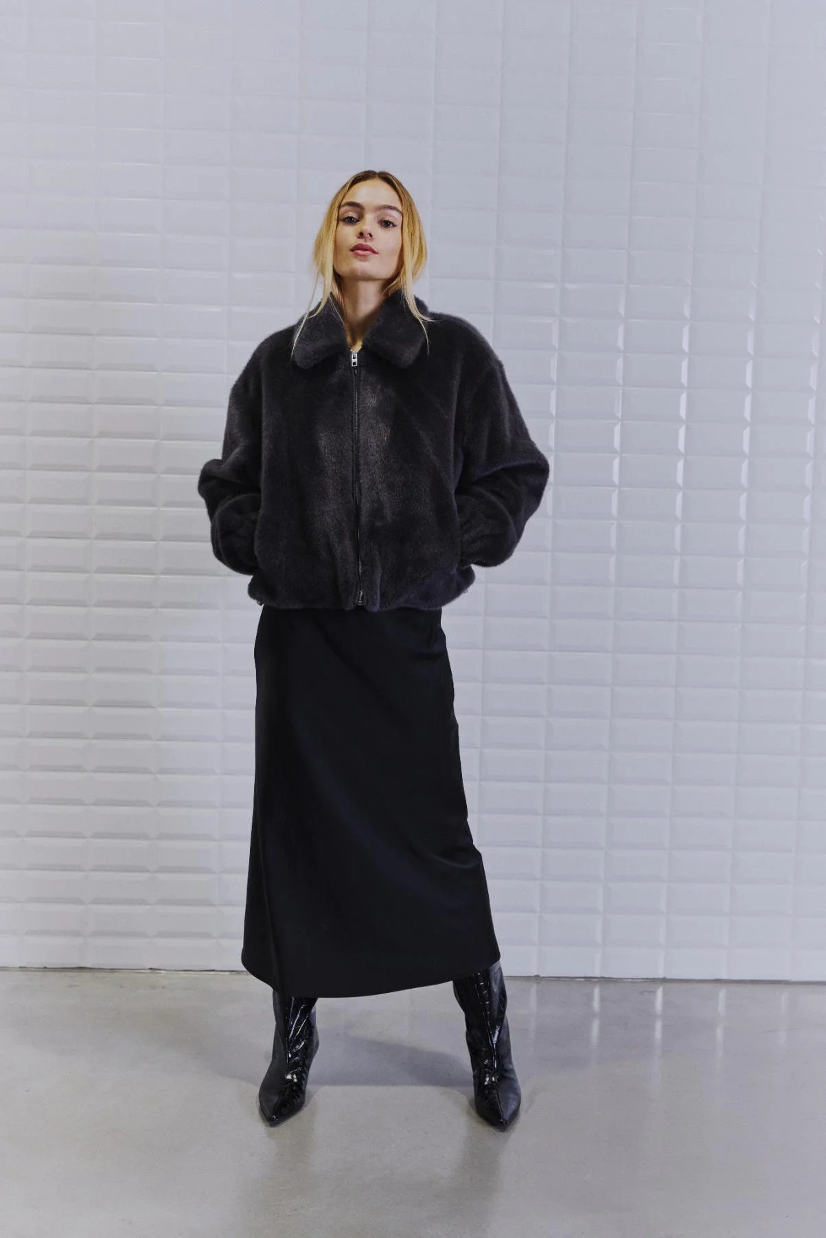 Wblnohr_Faux_Fur_Jacket_Dark_Grey6.jpg