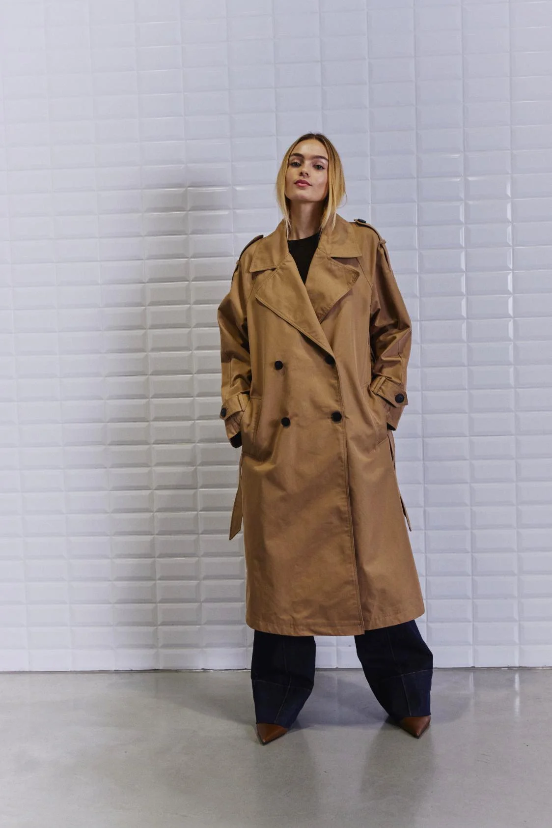 Wbljeressa_Trenchcoat_Dark_Camel3.jpg