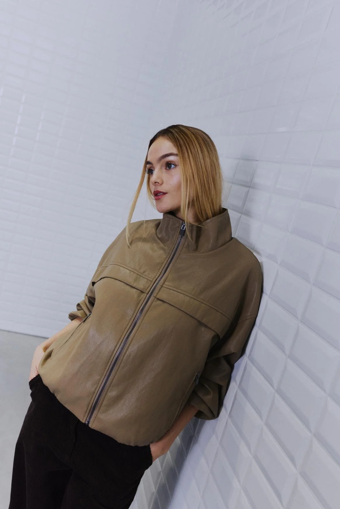 Wblaisha_Vegan_Jacket_Mid_Falcon1.jpg