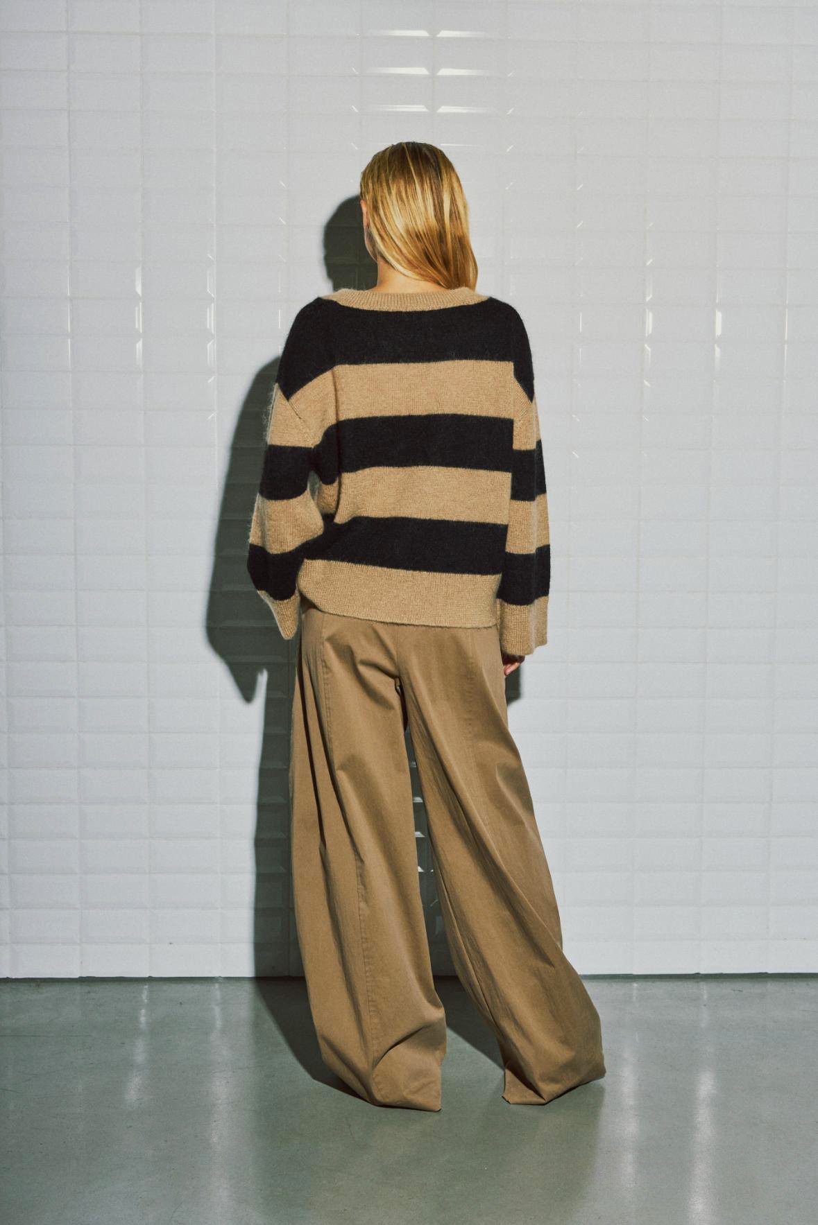 WBLNIKITA LS PULLOVER_Desert_Black_Stripe5.jpg