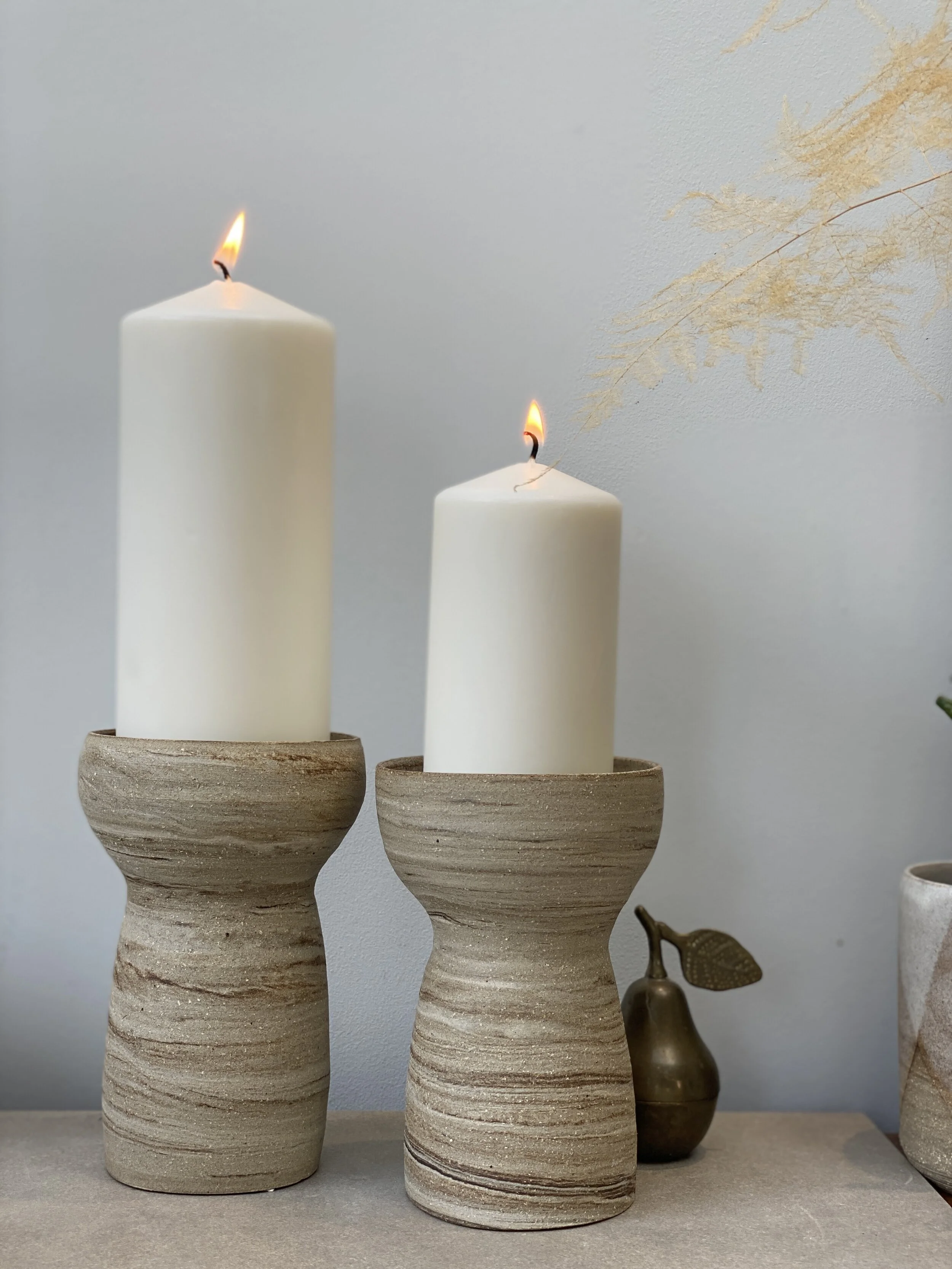 Pillar marbled candleholder