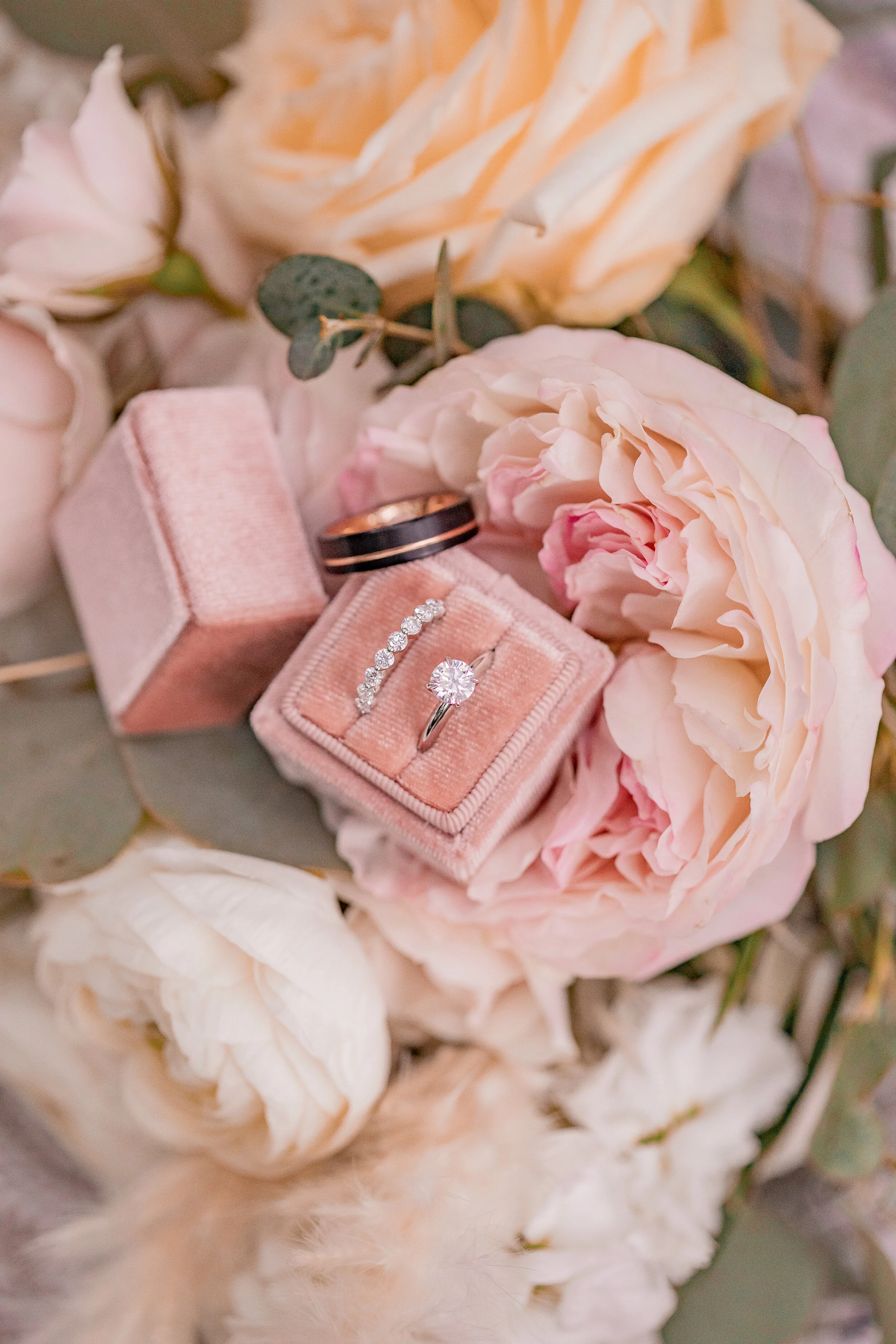 Planning your wedding or know someone who is?