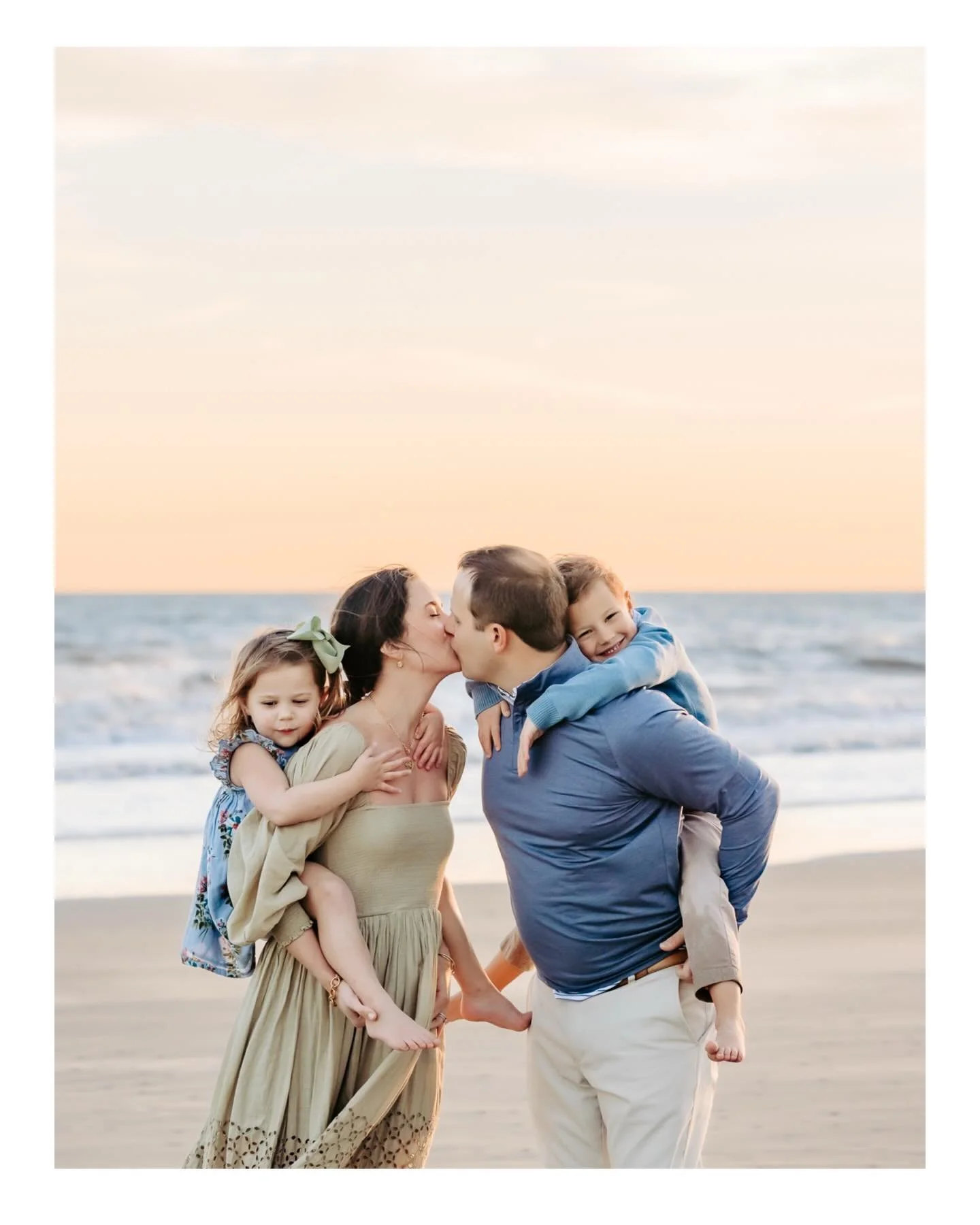 Your favorite people💛in your favorite place 🌴

Memories documented forever ✨

📸I have online booking available at the link in my bio. 

Isleofpalmsphotographer | kiawahislandphotographer | charlestonfamilyphotography