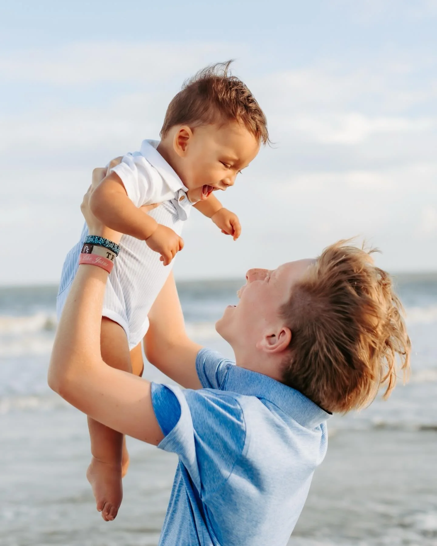 Your family is beautiful just the way you are 💛 

Don&rsquo;t worry about perfection&mdash;some of the best photos come from real, candid moments. 

Let&rsquo;s capture your love story by the sea. 🌾 

#IsleOfPalmsPhotographer #KiawahIslandFamily #C